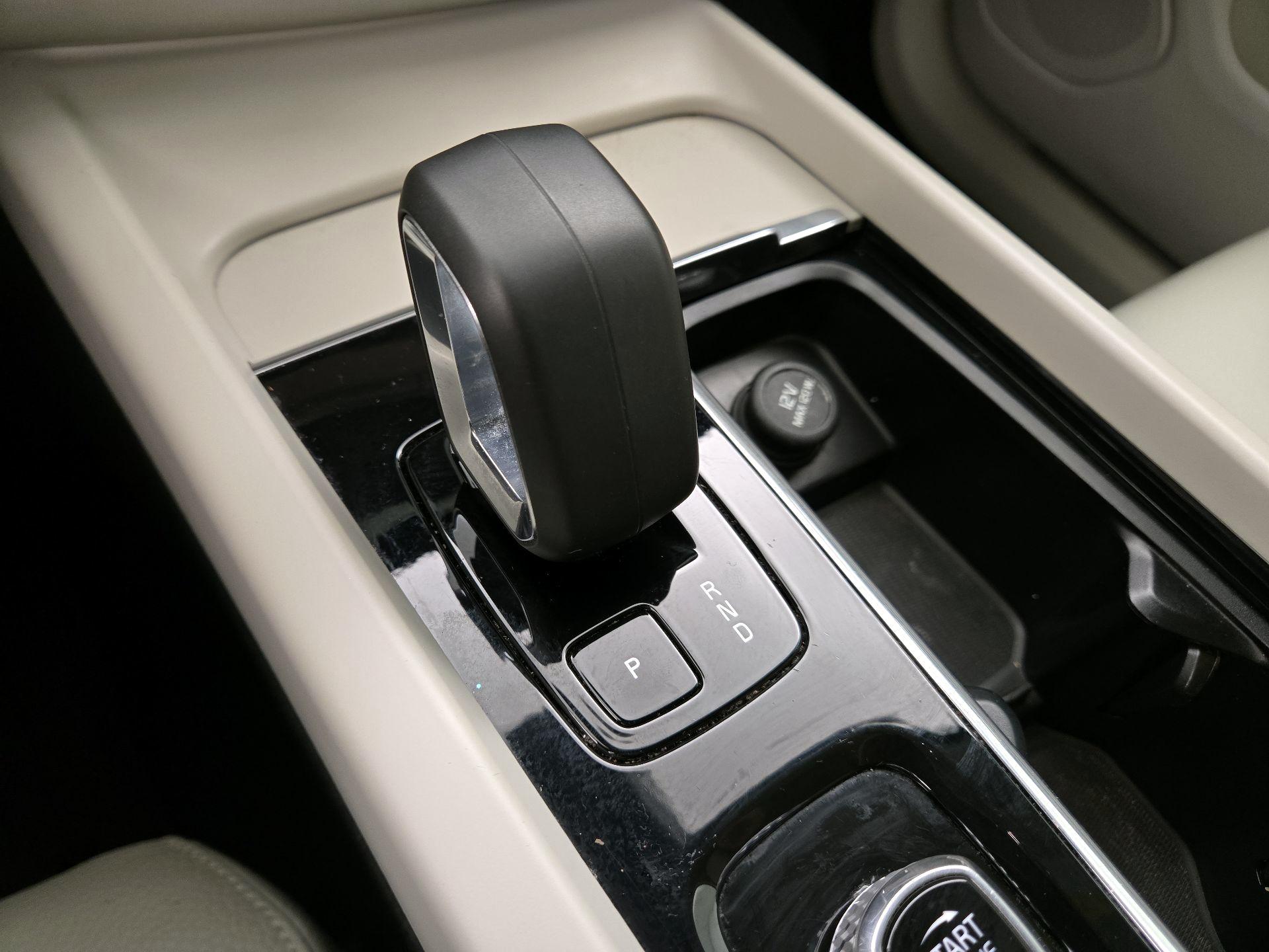 Thumbnail: 2023 Volvo XC60 - 17