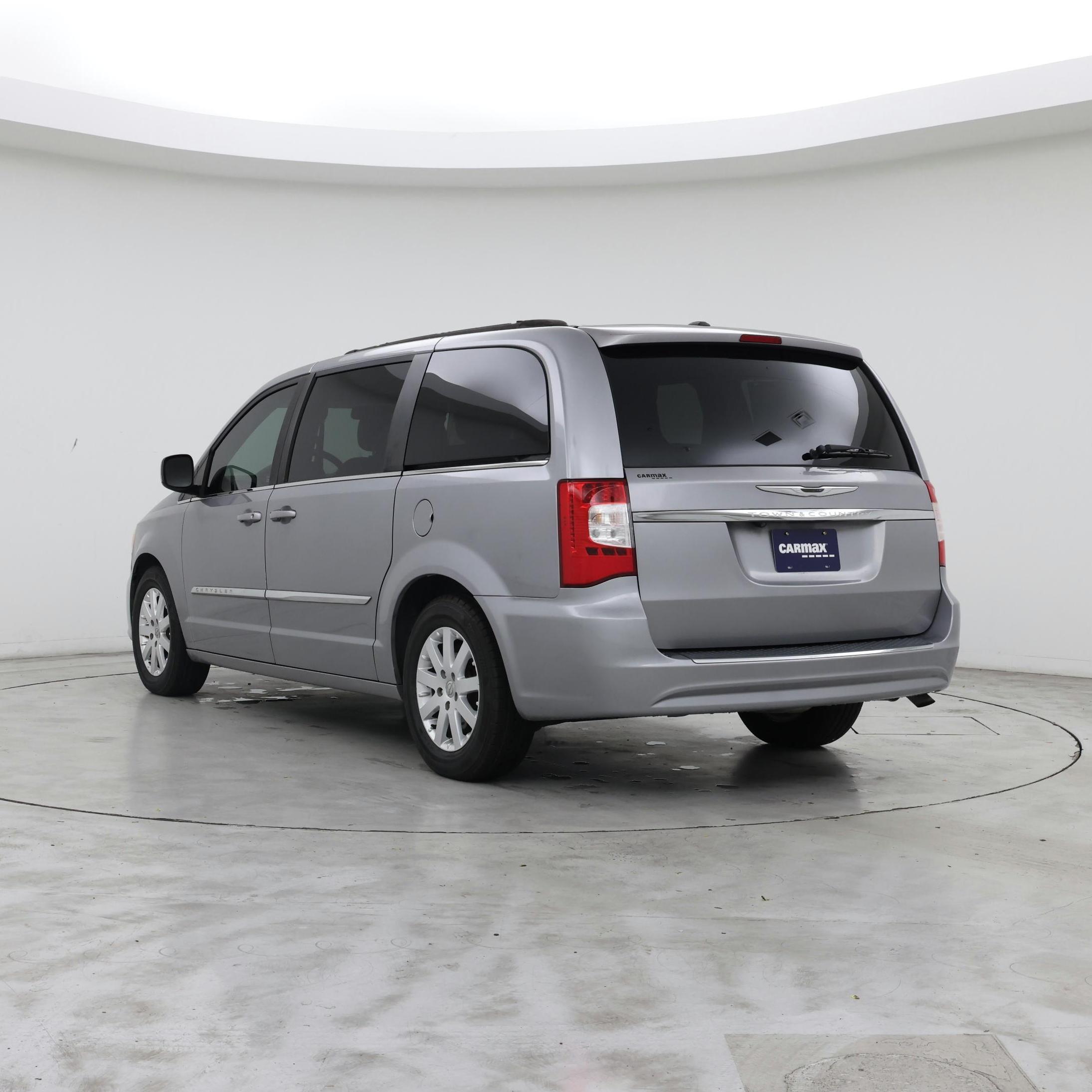 Thumbnail: 2015 Chrysler Town & Country - 2