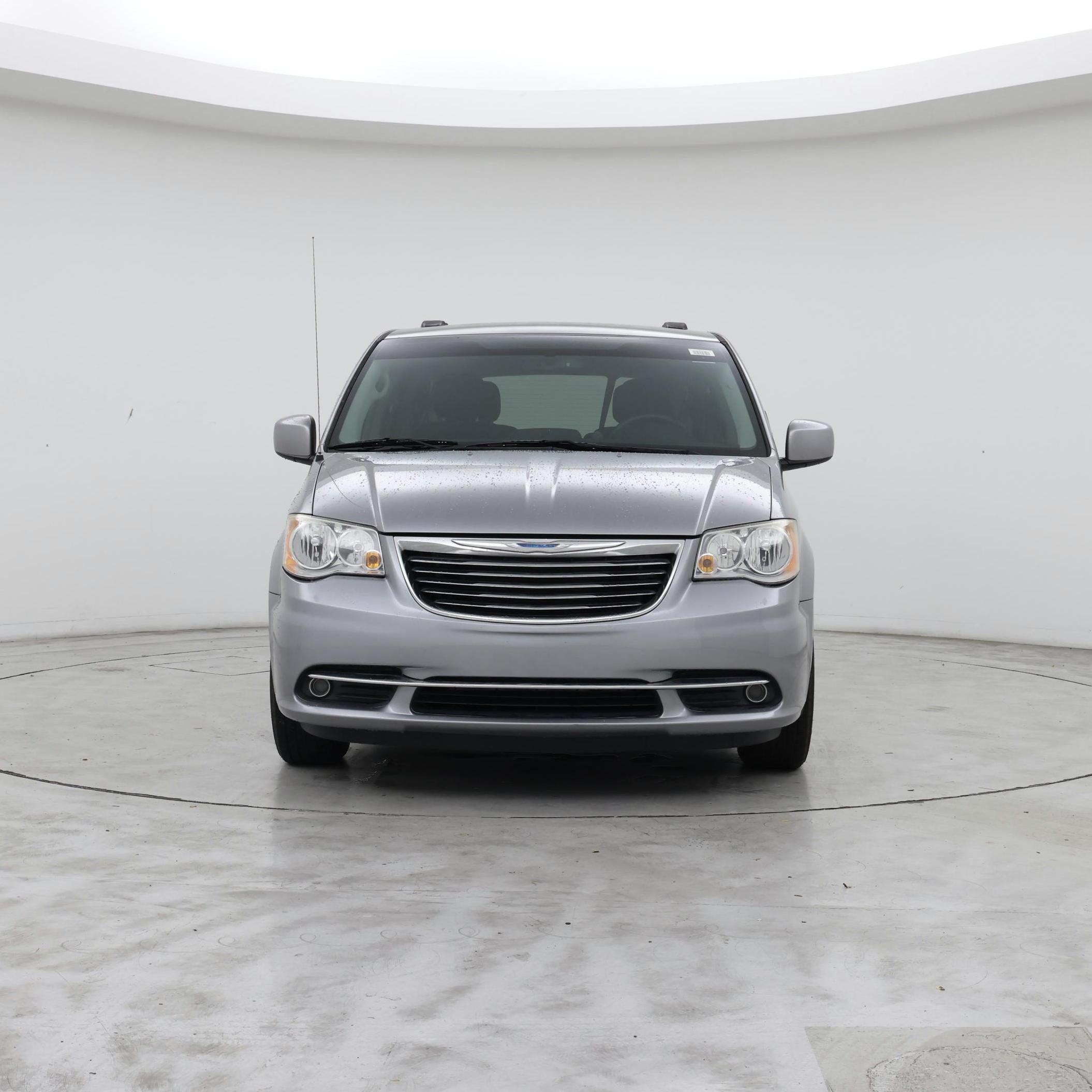 Thumbnail: 2015 Chrysler Town & Country - 5