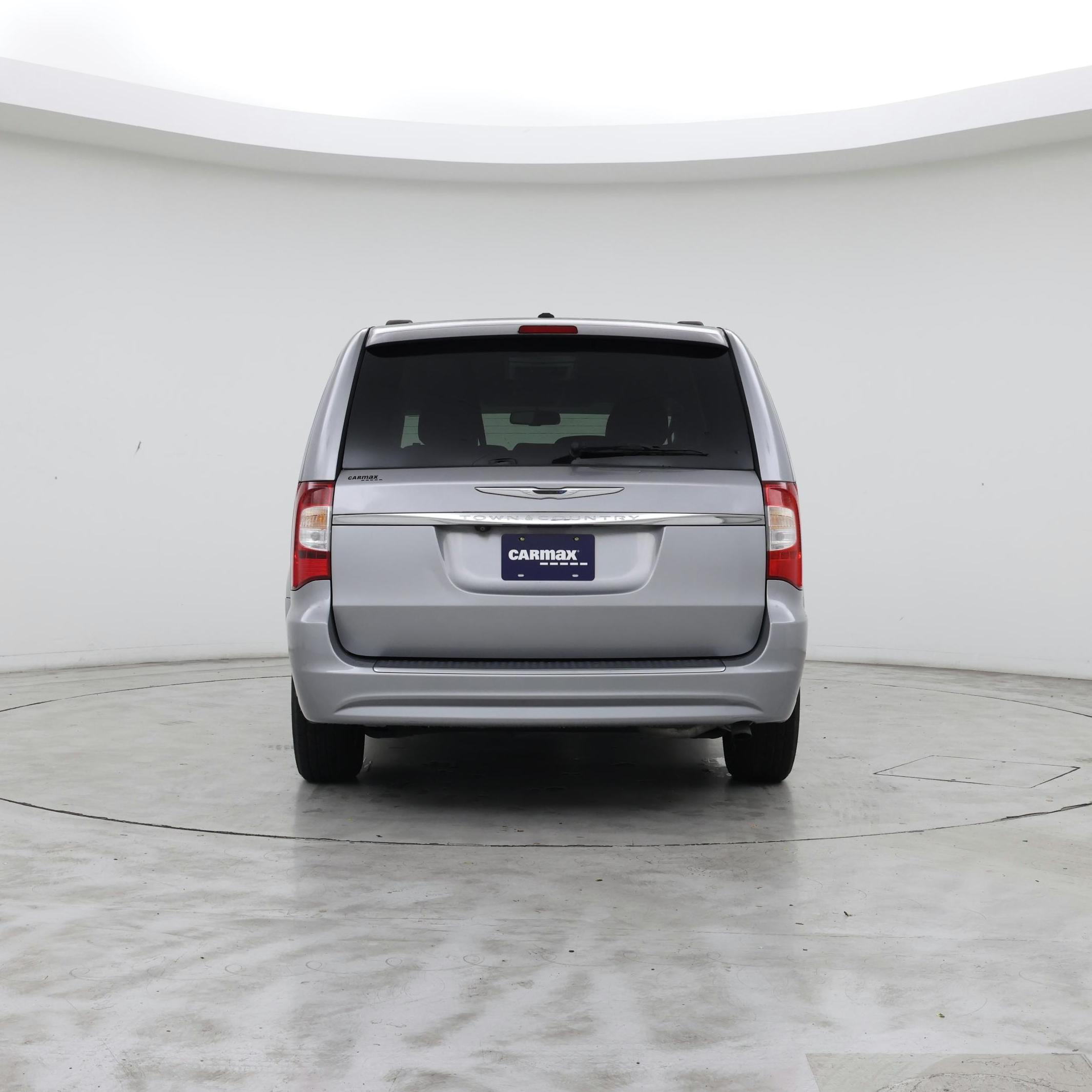 Thumbnail: 2015 Chrysler Town & Country - 6