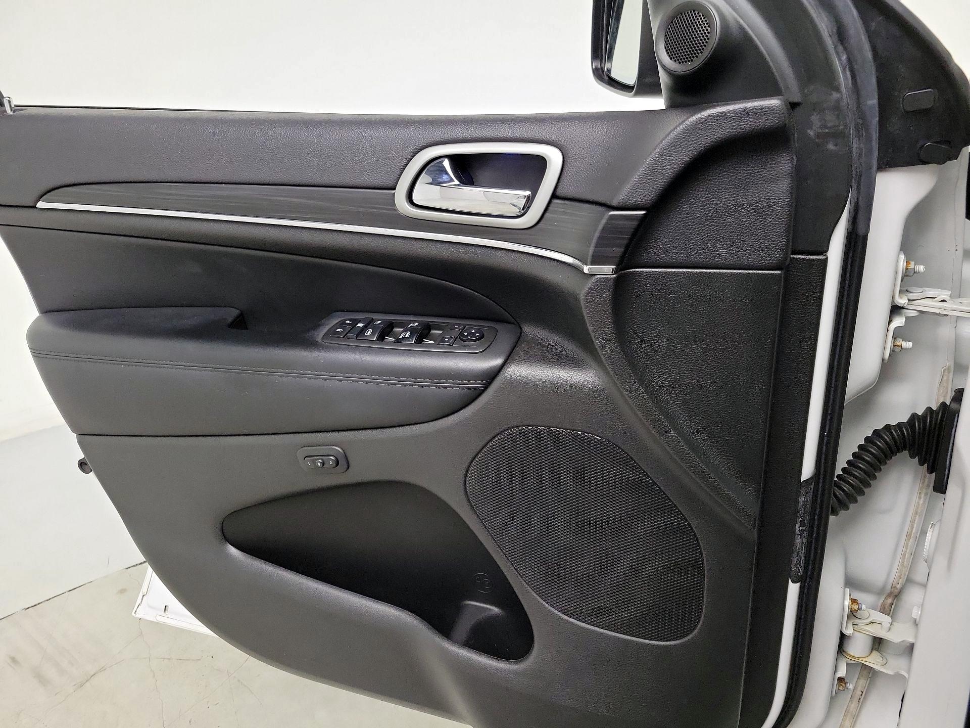 Thumbnail: 2021 Jeep Grand Cherokee - 12