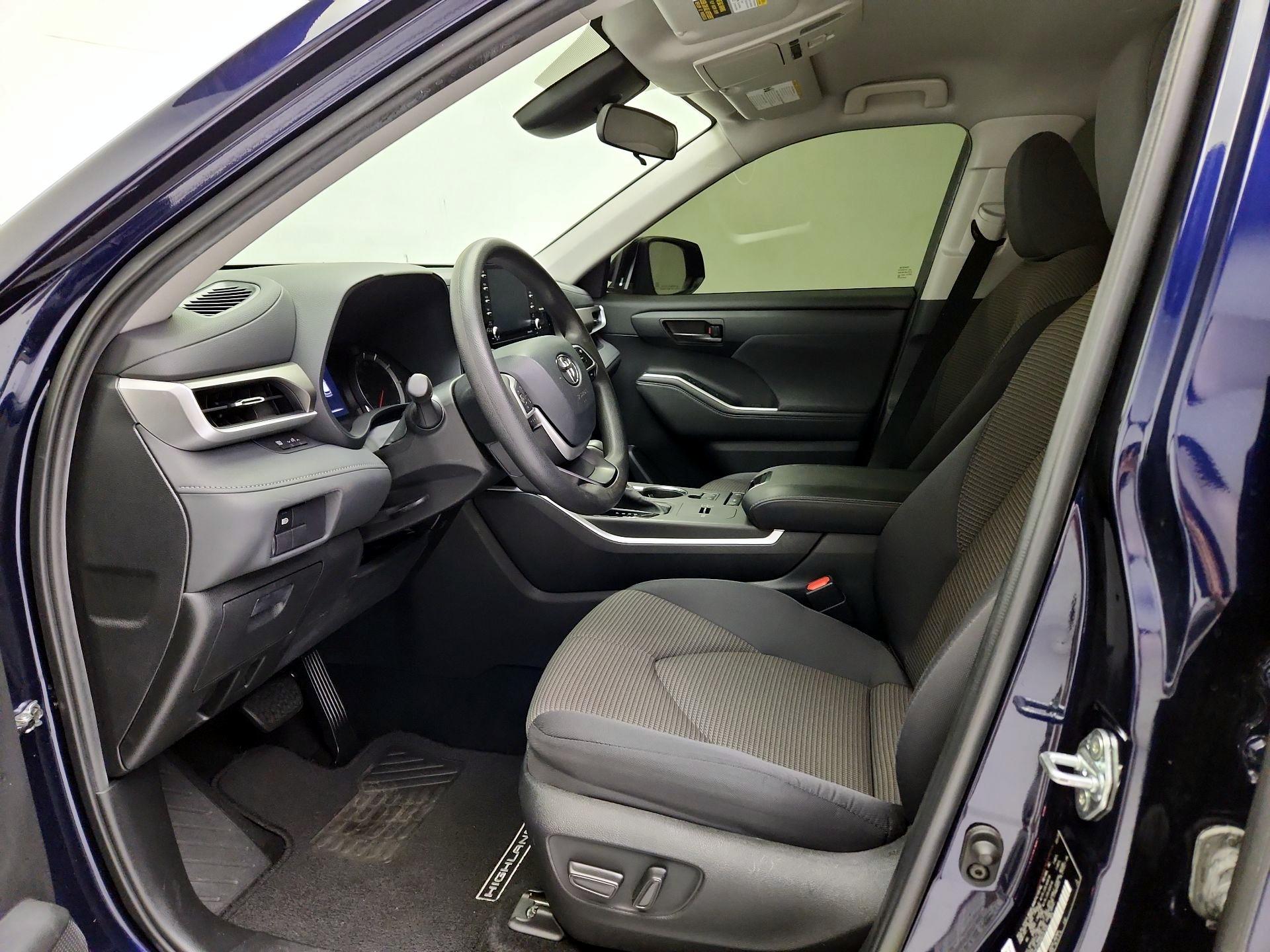 Thumbnail: 2022 Toyota Highlander - 11