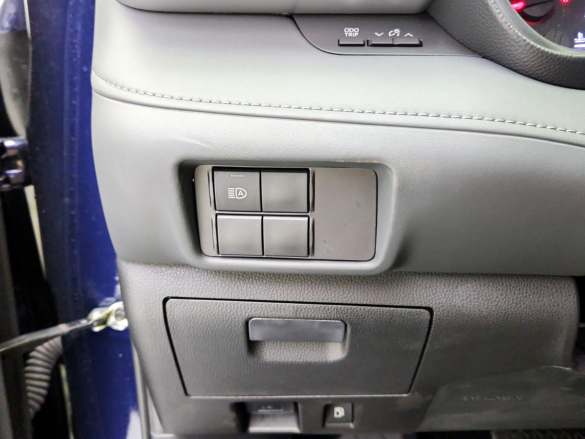 Thumbnail: 2022 Toyota Highlander - 13