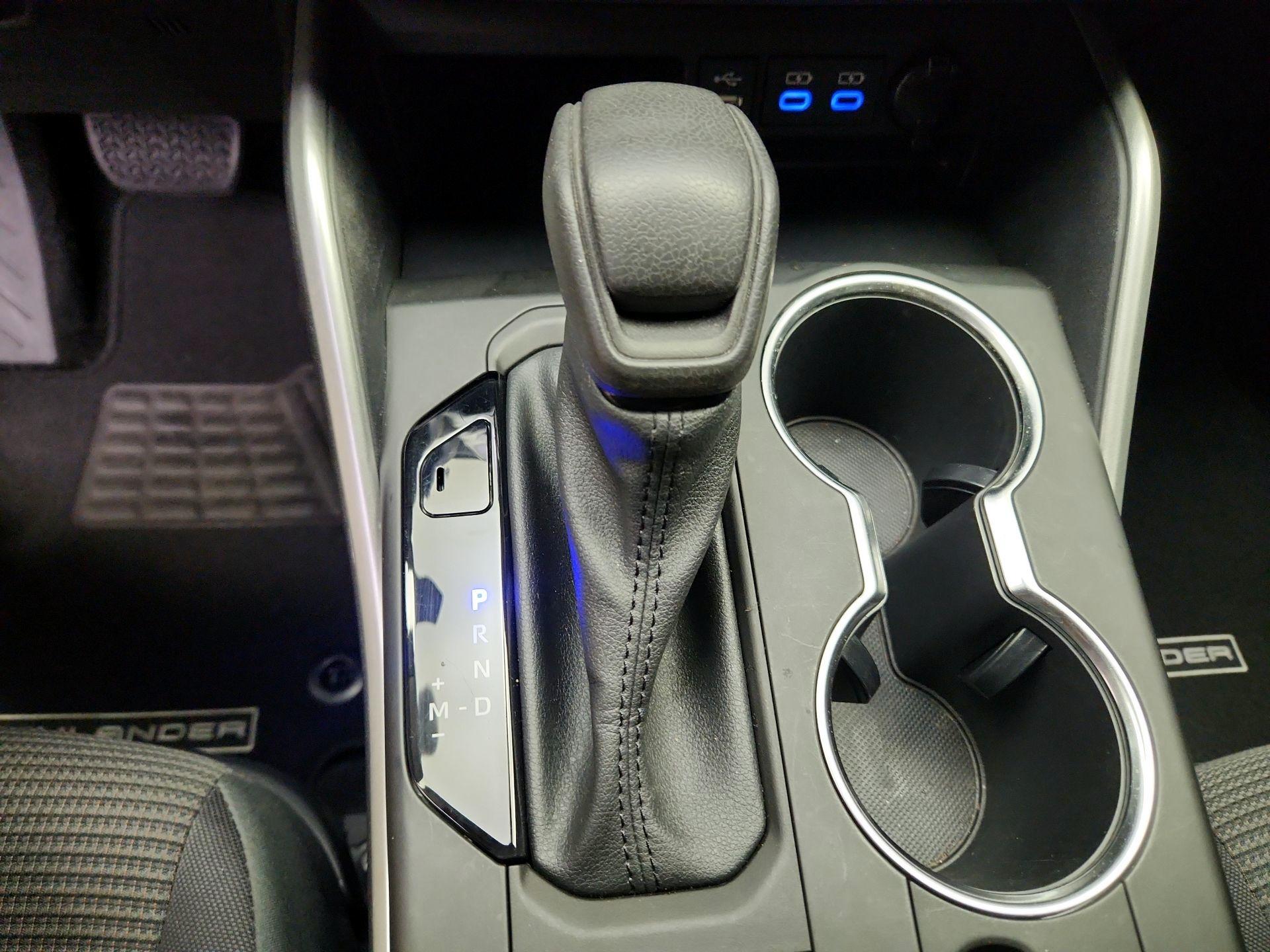 Thumbnail: 2022 Toyota Highlander - 17