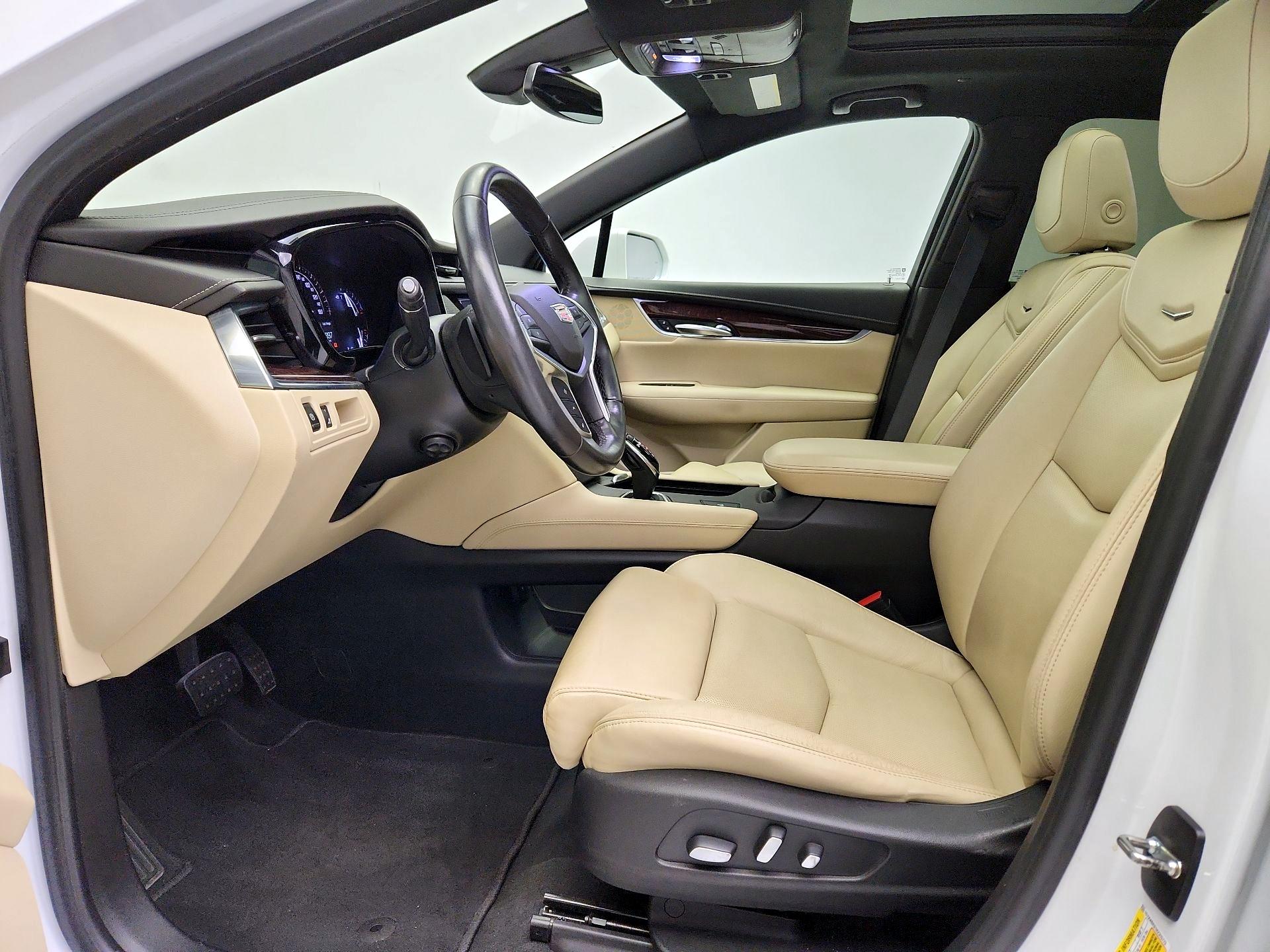 Thumbnail: 2017 Cadillac XT5 - 11