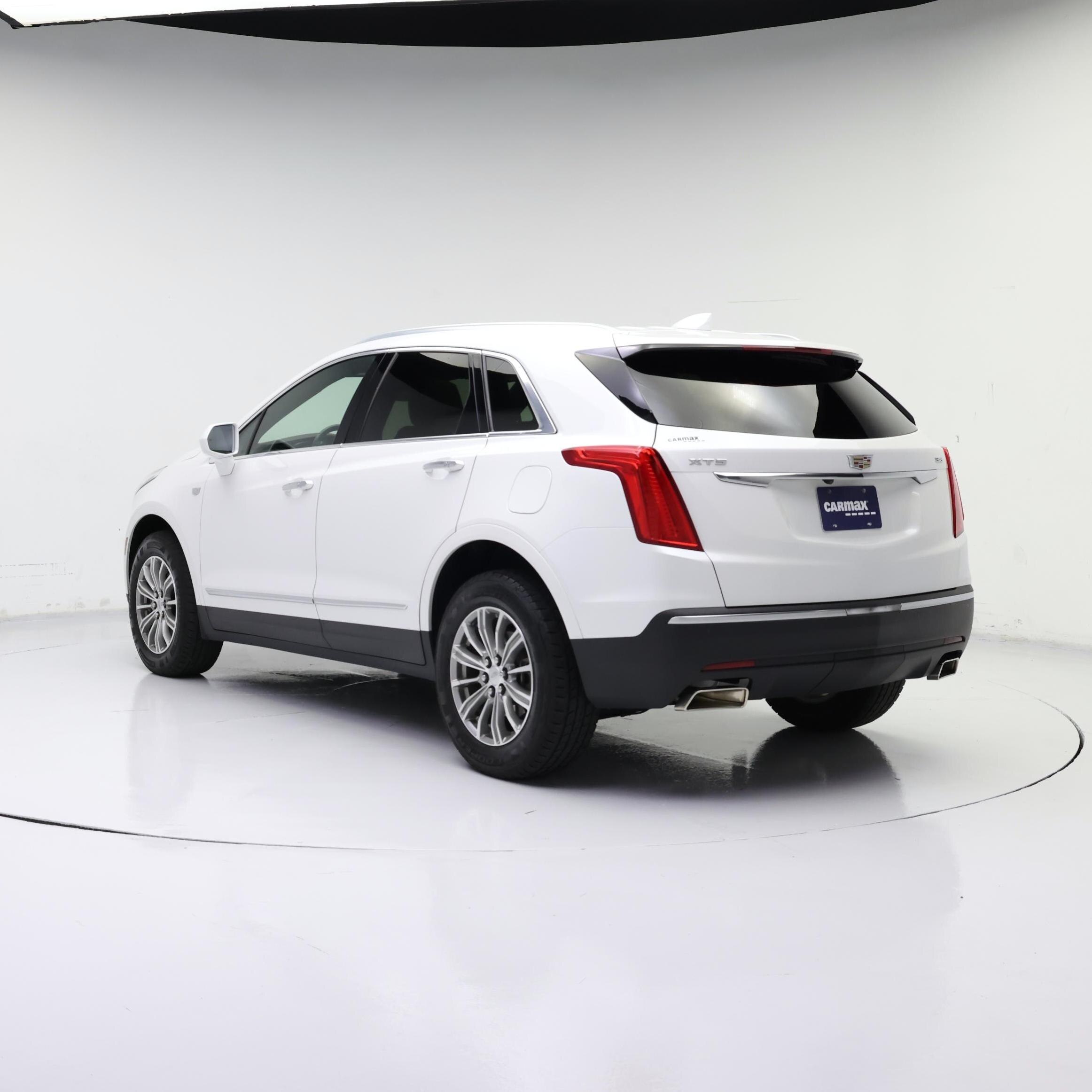 Thumbnail: 2017 Cadillac XT5 - 2