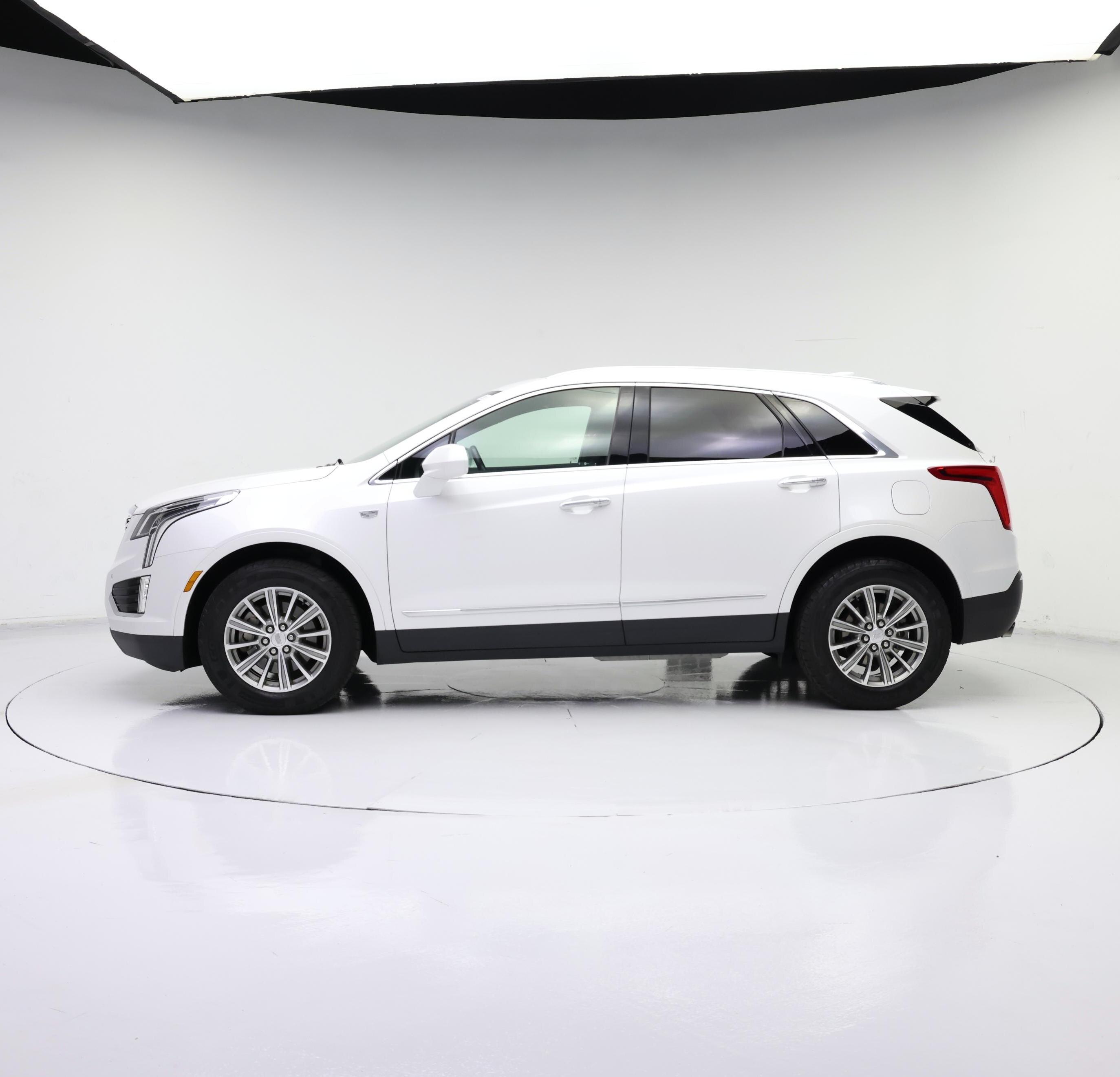 Thumbnail: 2017 Cadillac XT5 - 3