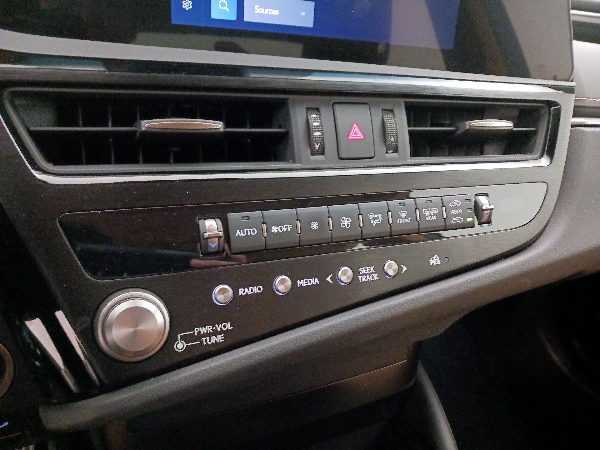 Thumbnail: 2023 Lexus ES - 16