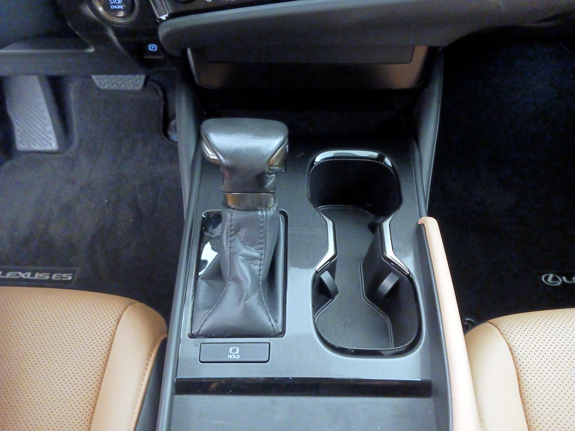 Thumbnail: 2023 Lexus ES - 17