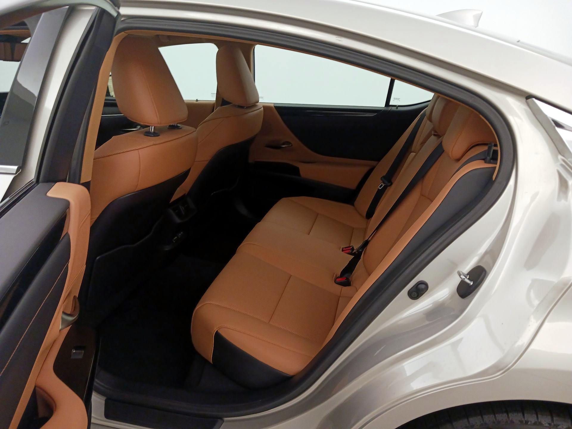 Thumbnail: 2023 Lexus ES - 20