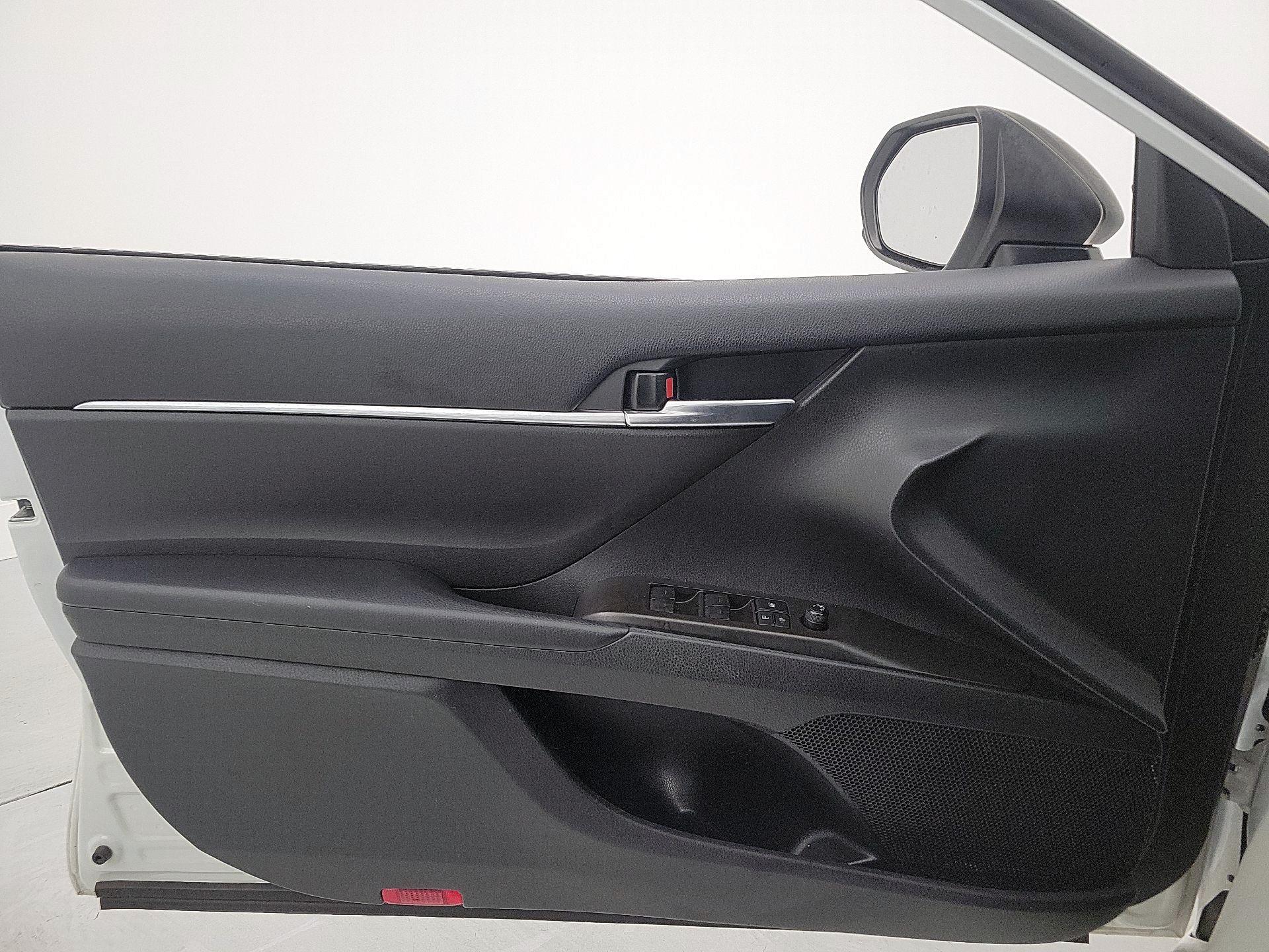 Thumbnail: 2022 Toyota Camry - 12