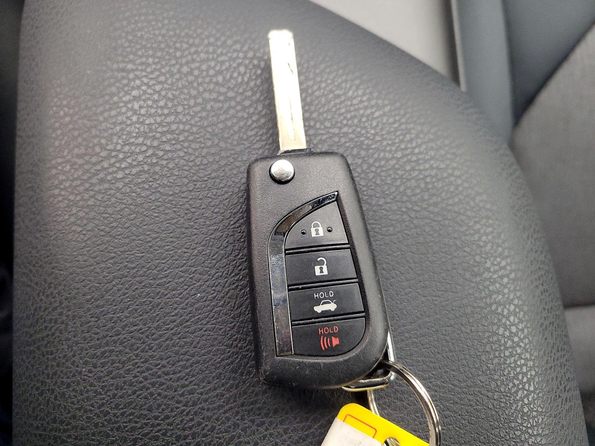 Thumbnail: 2022 Toyota Camry - 18