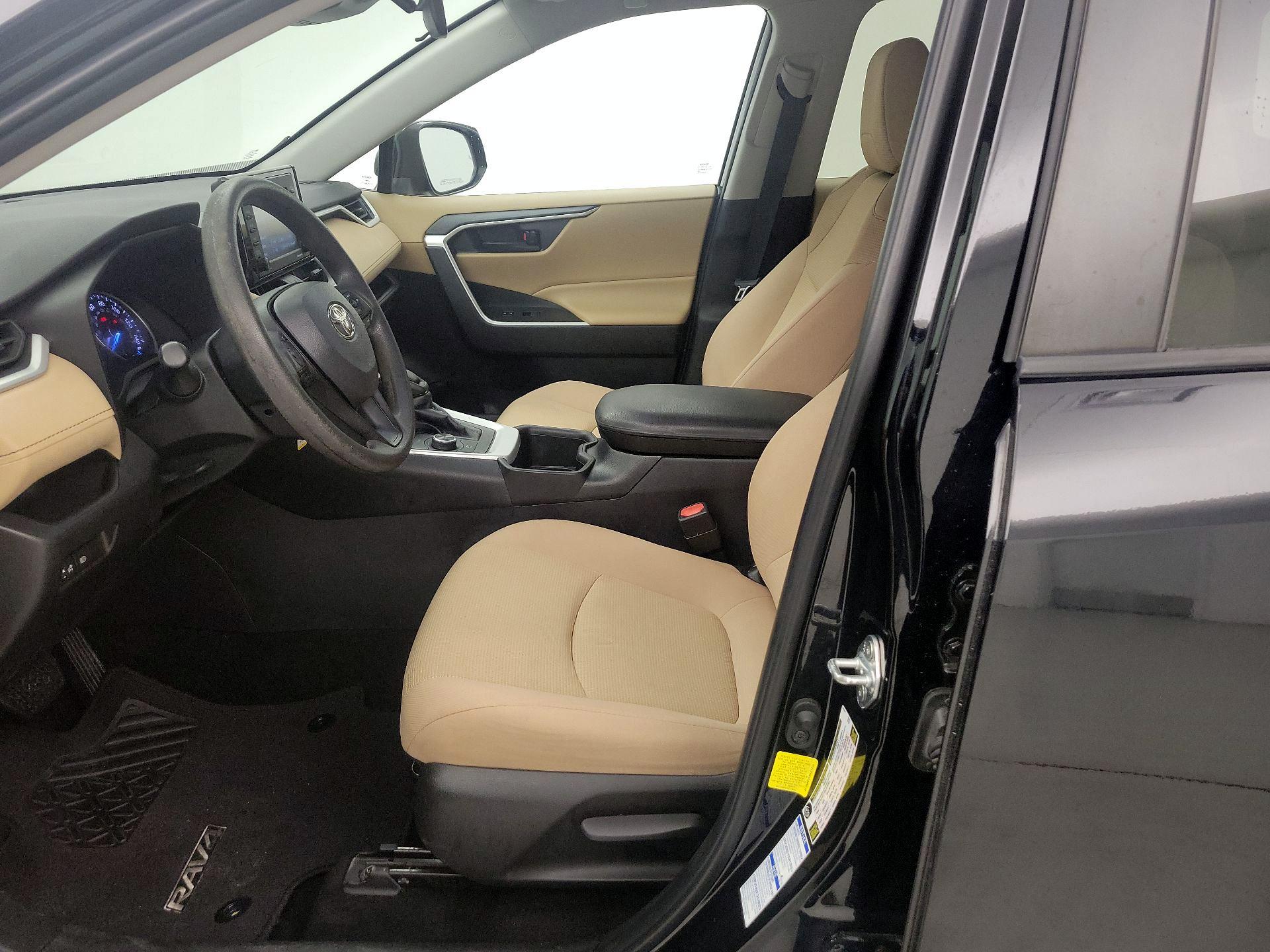 Thumbnail: 2022 Toyota RAV4 - 11