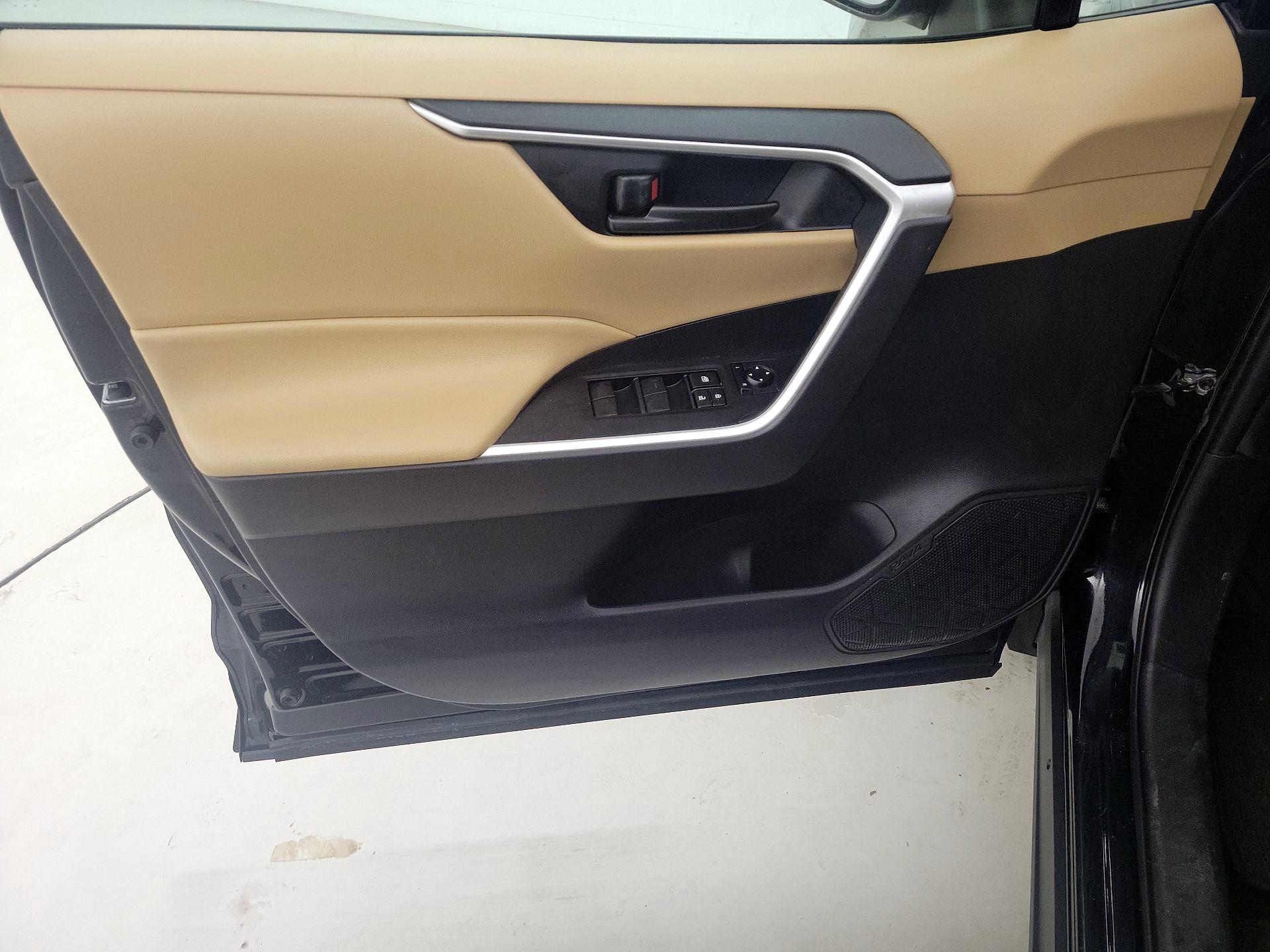 Thumbnail: 2022 Toyota RAV4 - 12