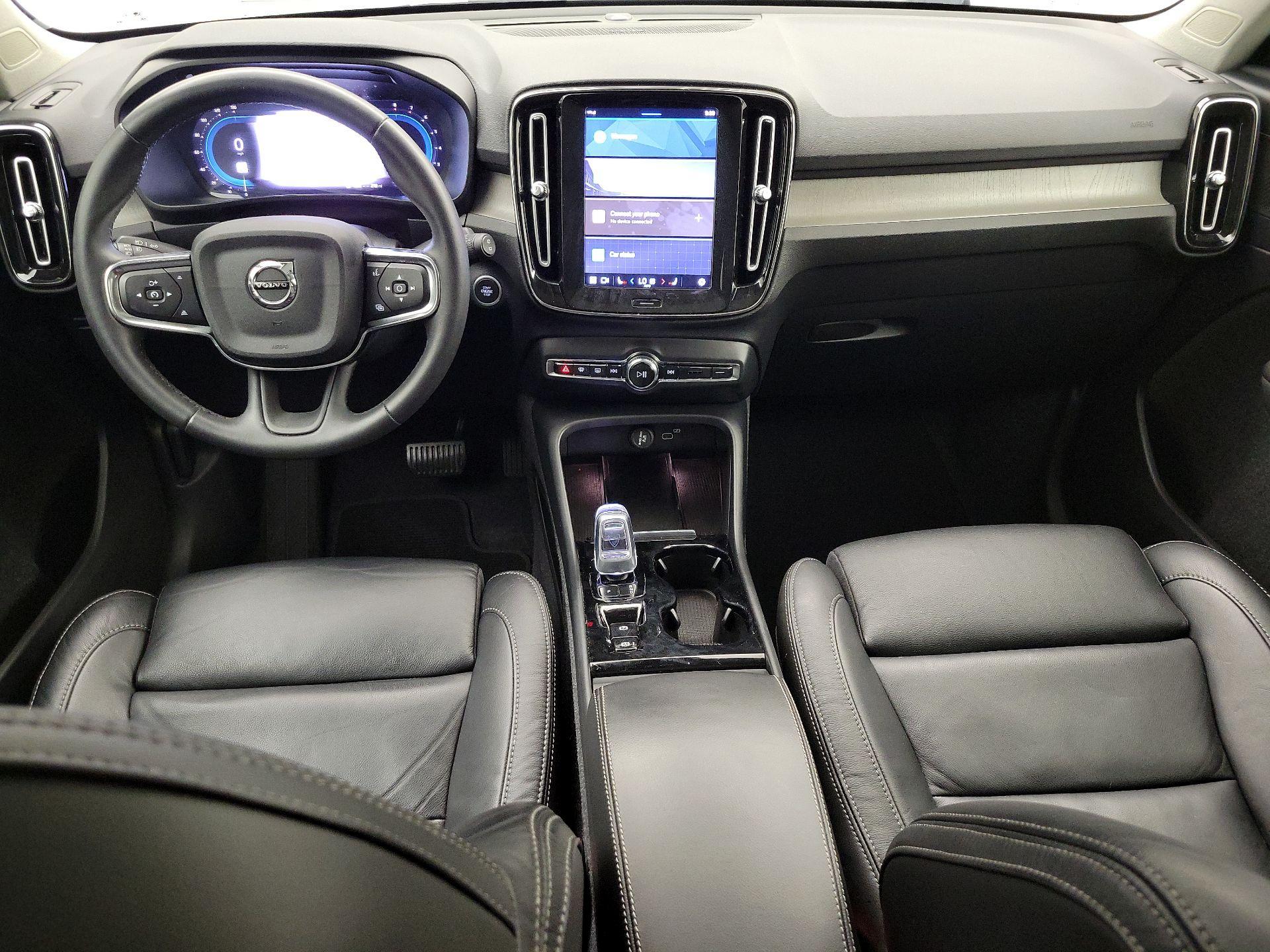 Thumbnail: 2023 Volvo XC40 - 9