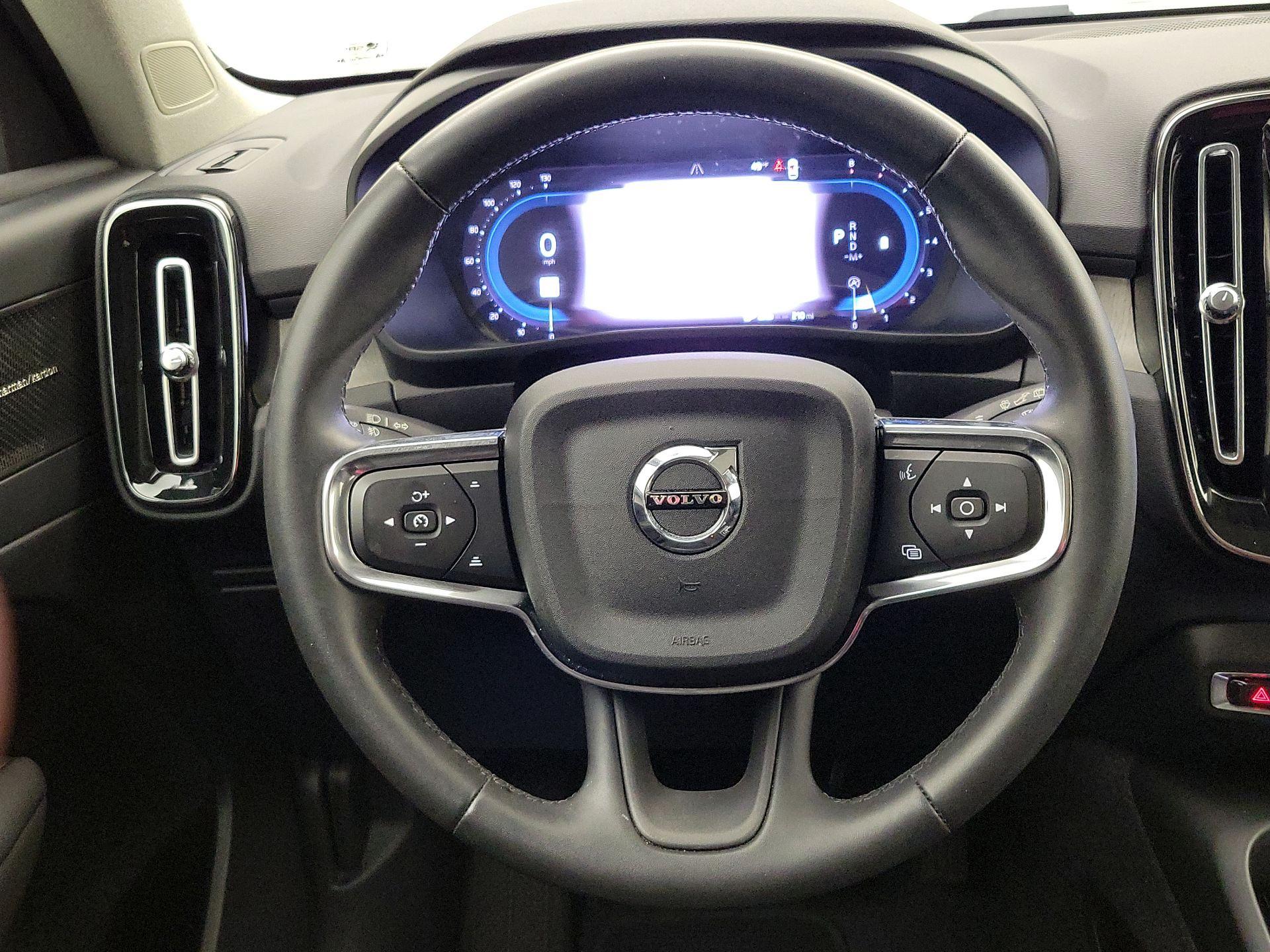 Thumbnail: 2023 Volvo XC40 - 10