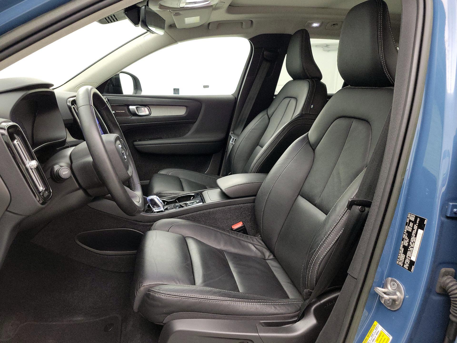 Thumbnail: 2023 Volvo XC40 - 11