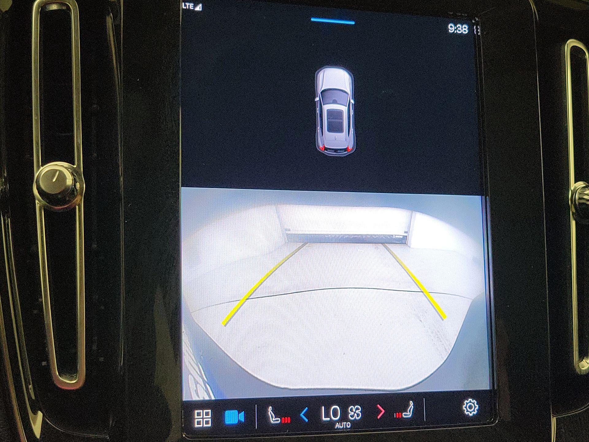 Thumbnail: 2023 Volvo XC40 - 13