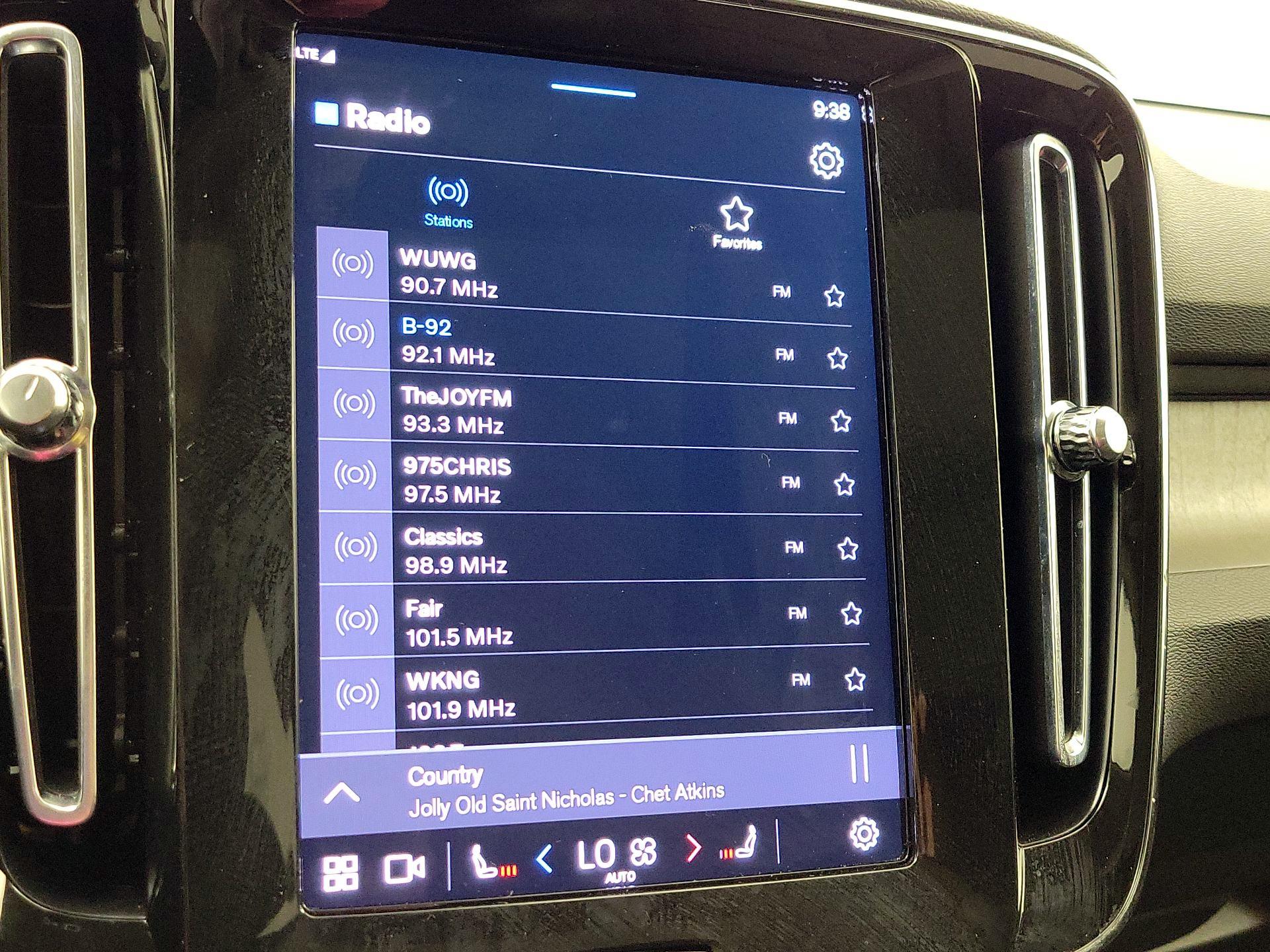 Thumbnail: 2023 Volvo XC40 - 14