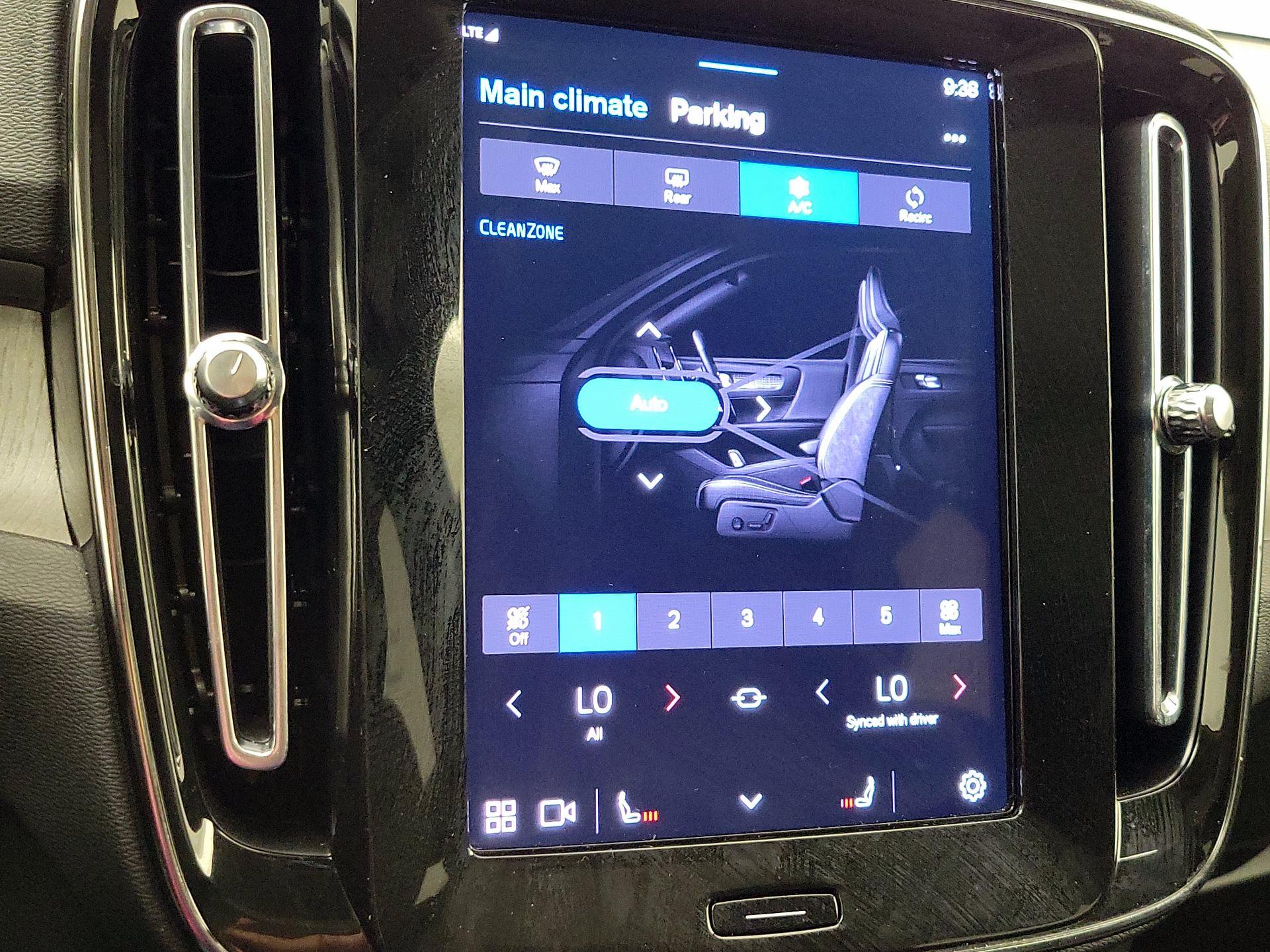 Thumbnail: 2023 Volvo XC40 - 15