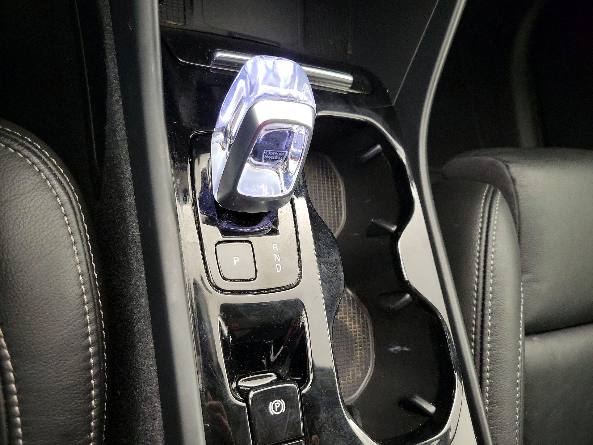 Thumbnail: 2023 Volvo XC40 - 16