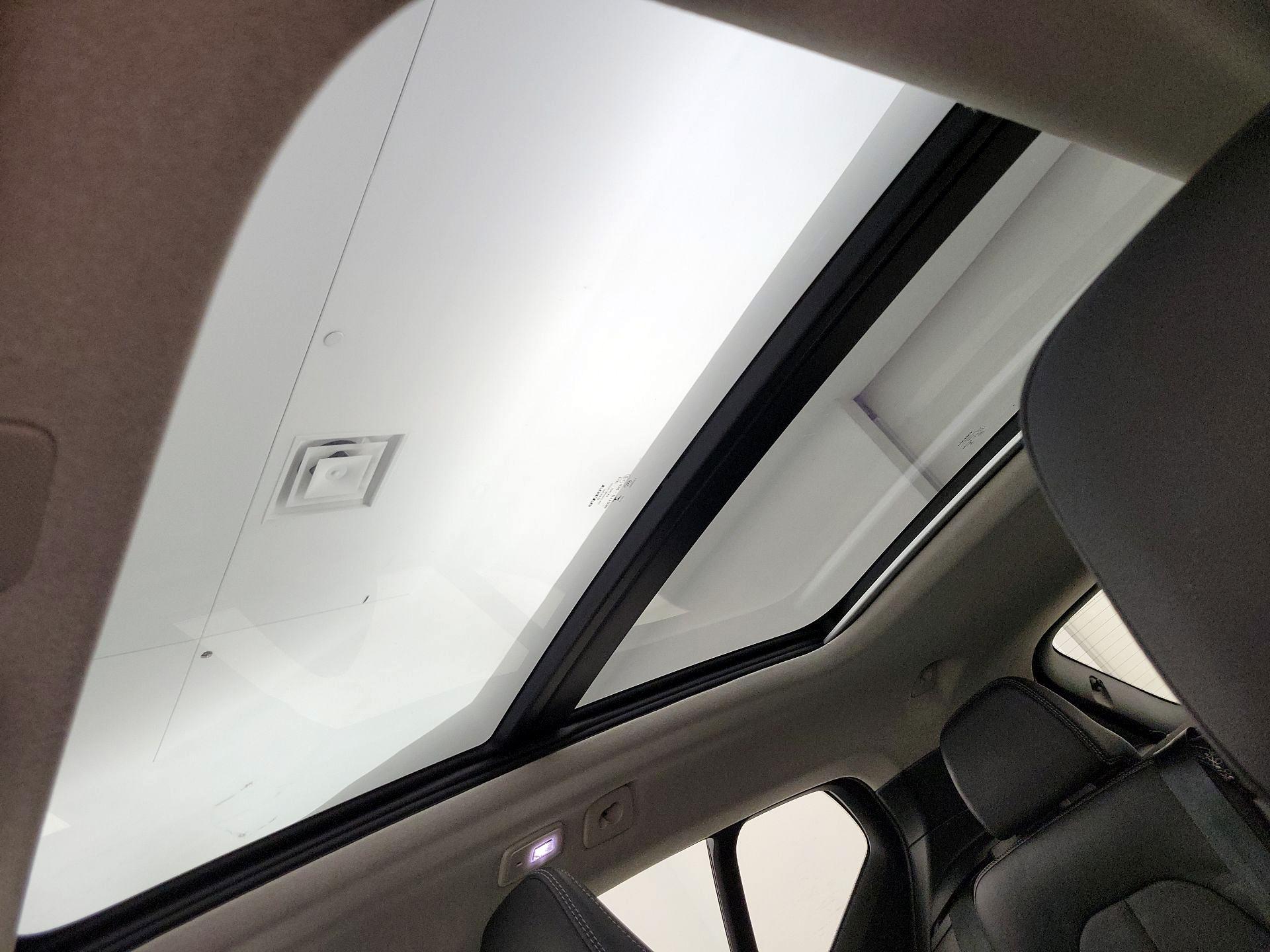 Thumbnail: 2023 Volvo XC40 - 18