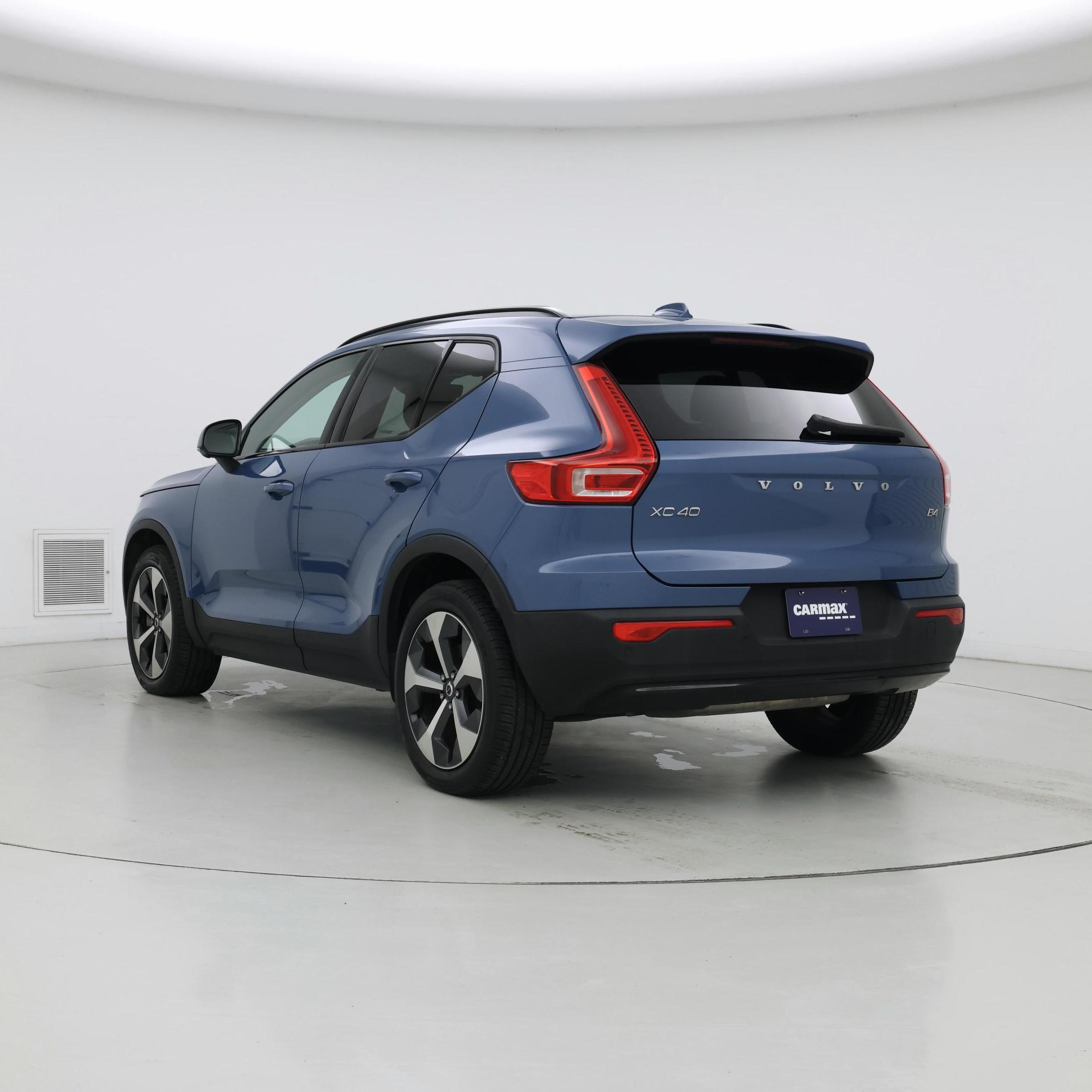 Thumbnail: 2023 Volvo XC40 - 2