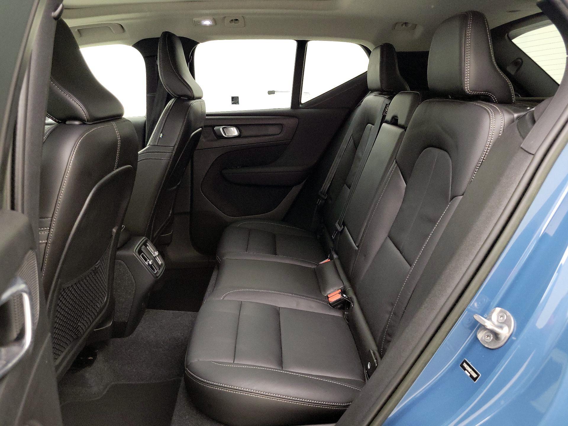 Thumbnail: 2023 Volvo XC40 - 19