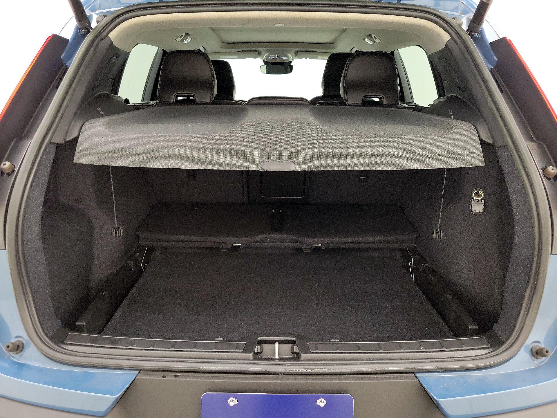 Thumbnail: 2023 Volvo XC40 - 20