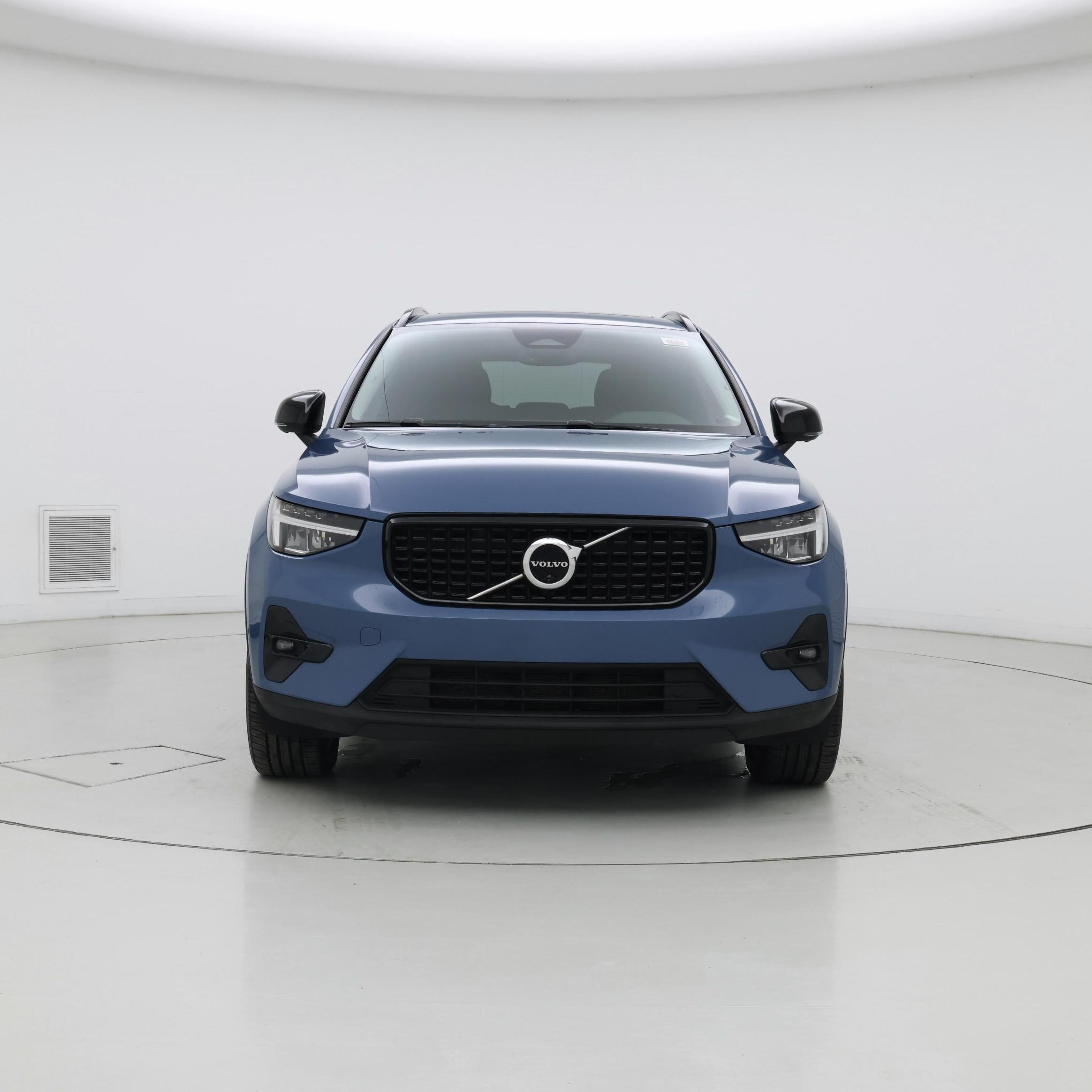 Thumbnail: 2023 Volvo XC40 - 5