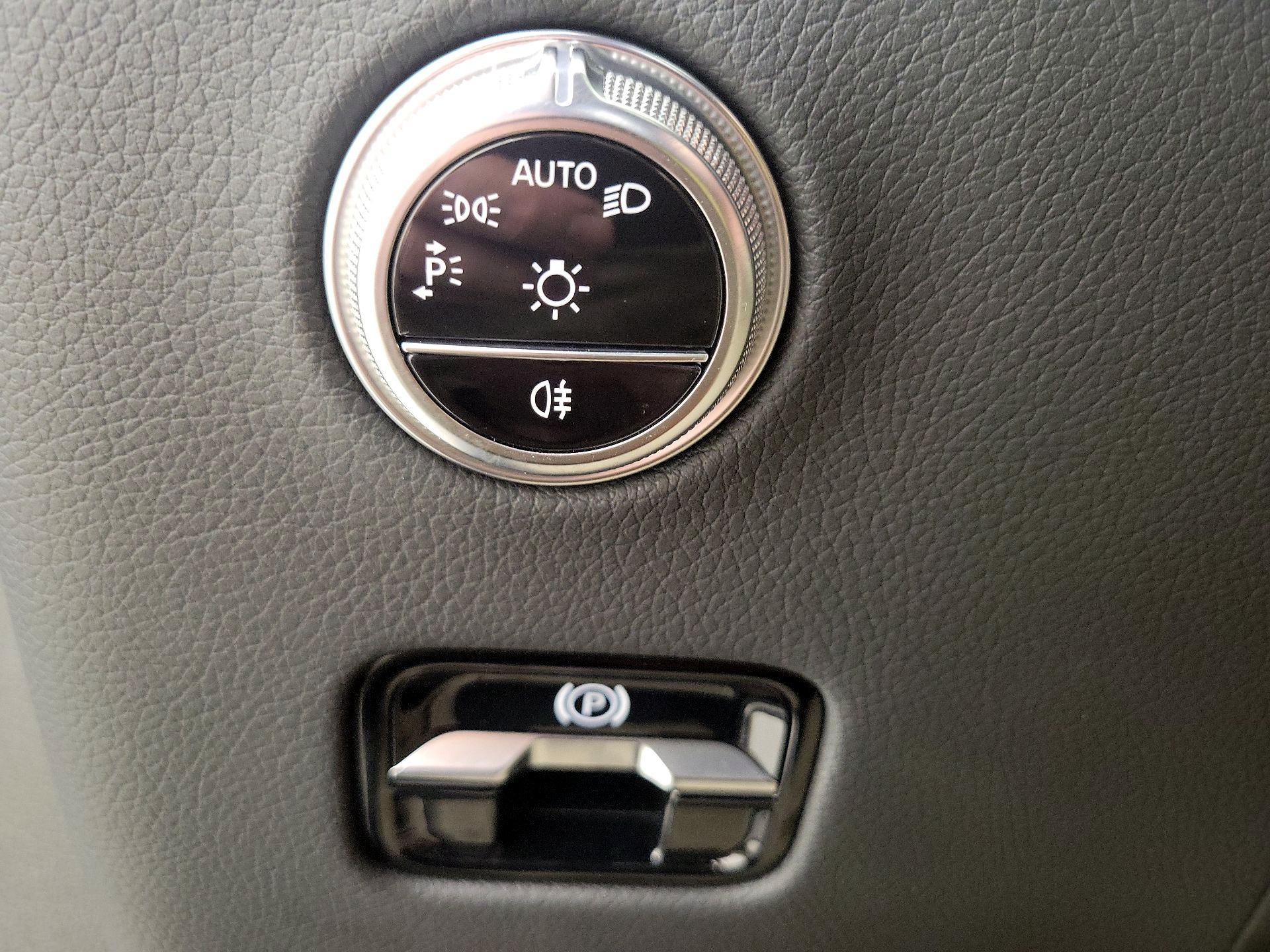 Thumbnail: 2024 Mercedes-Benz GLC - 13