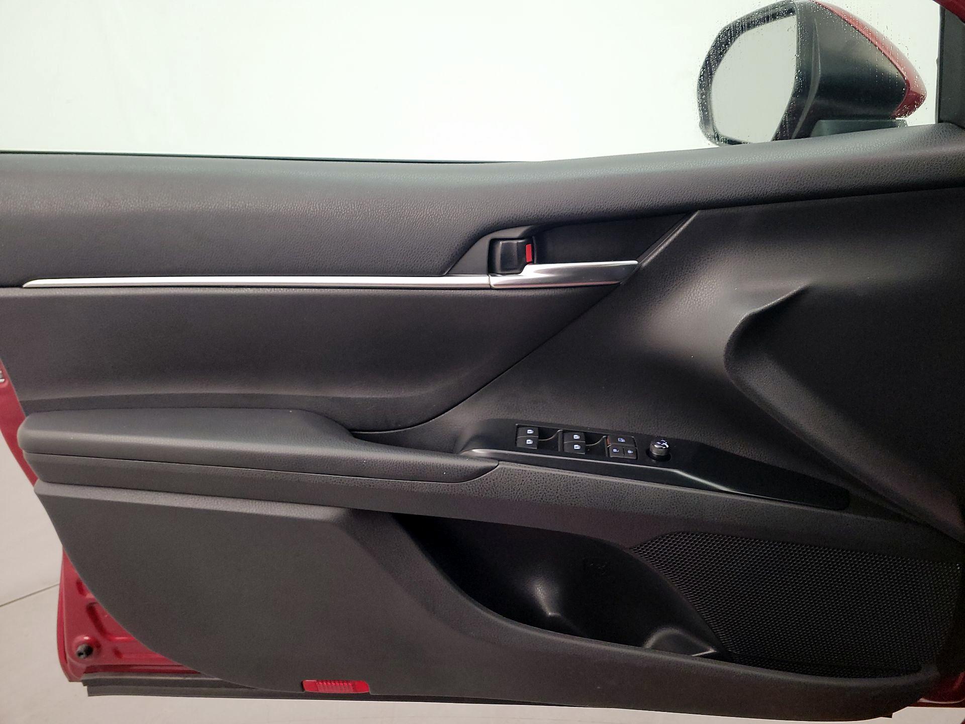 Thumbnail: 2020 Toyota Camry - 12