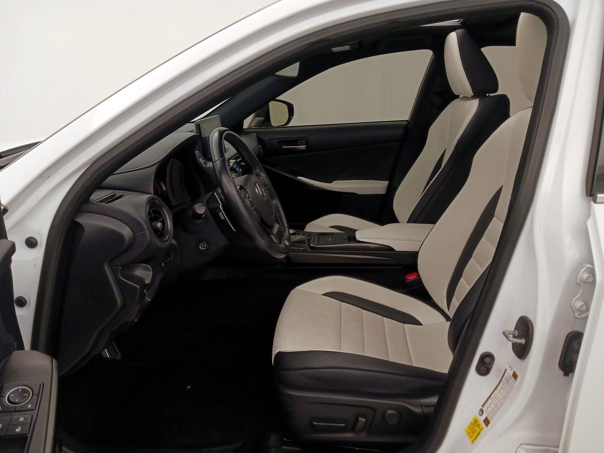 Thumbnail: 2023 Lexus IS - 11