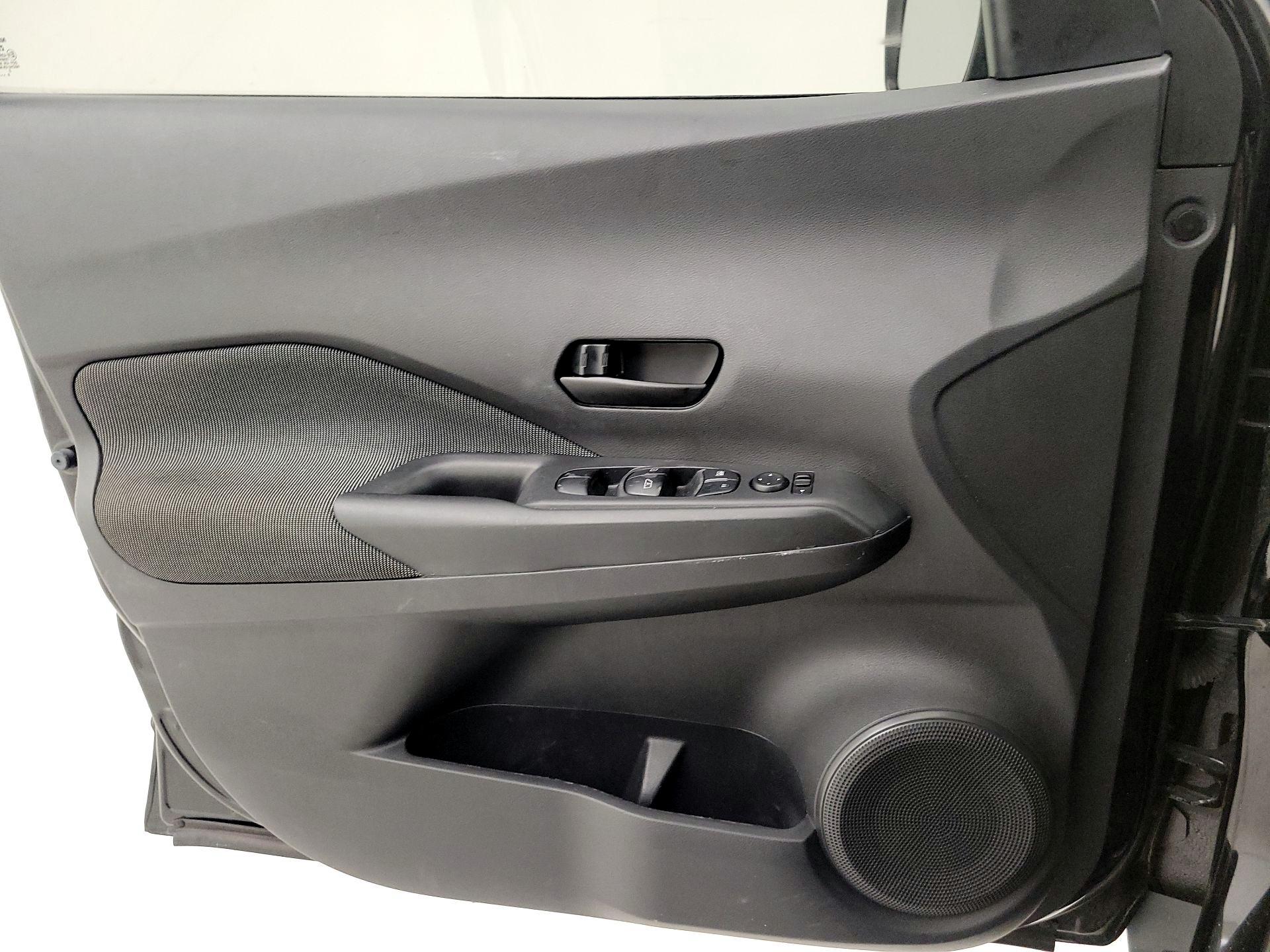 Thumbnail: 2019 Nissan Kicks - 12