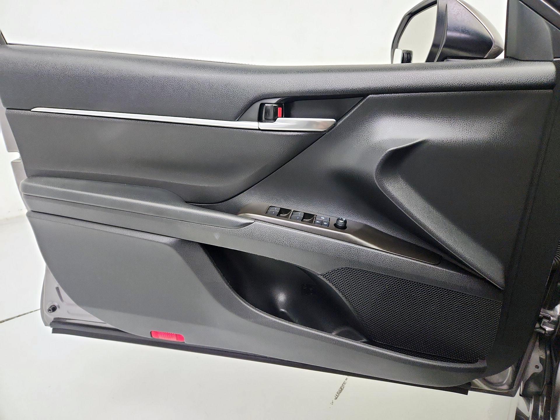 Thumbnail: 2021 Toyota Camry - 12