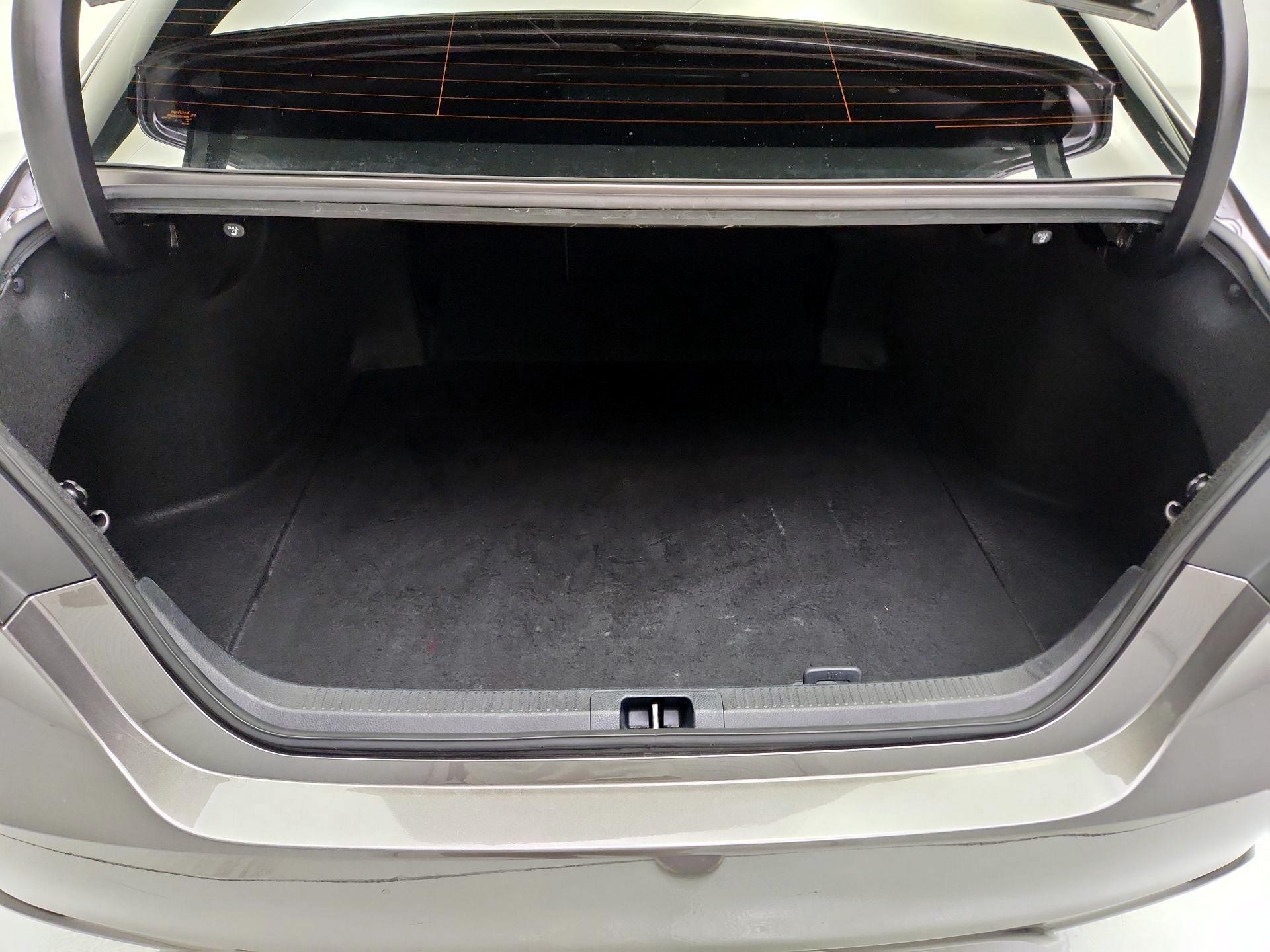 Thumbnail: 2021 Toyota Camry - 20