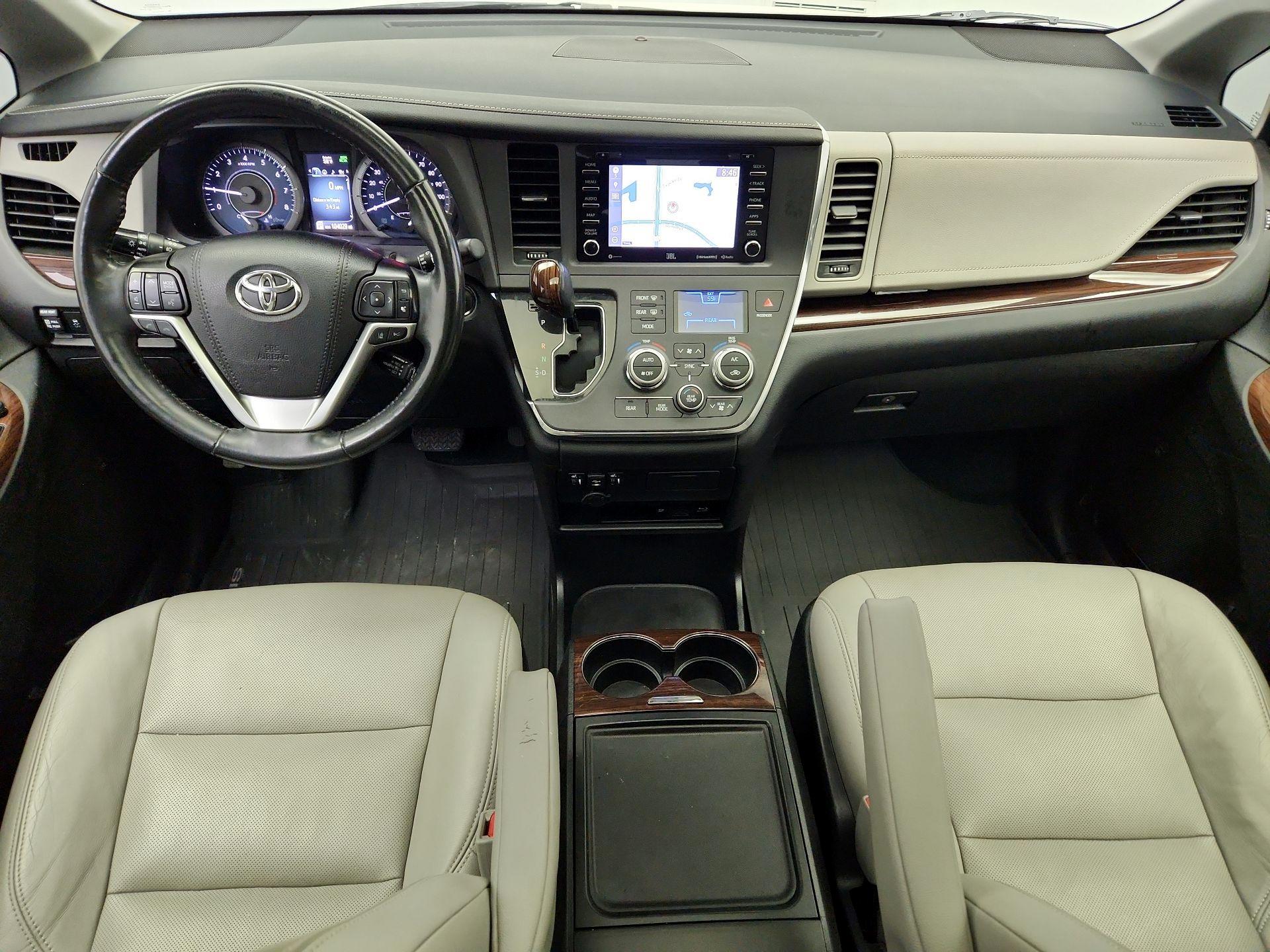 Thumbnail: 2019 Toyota Sienna - 9