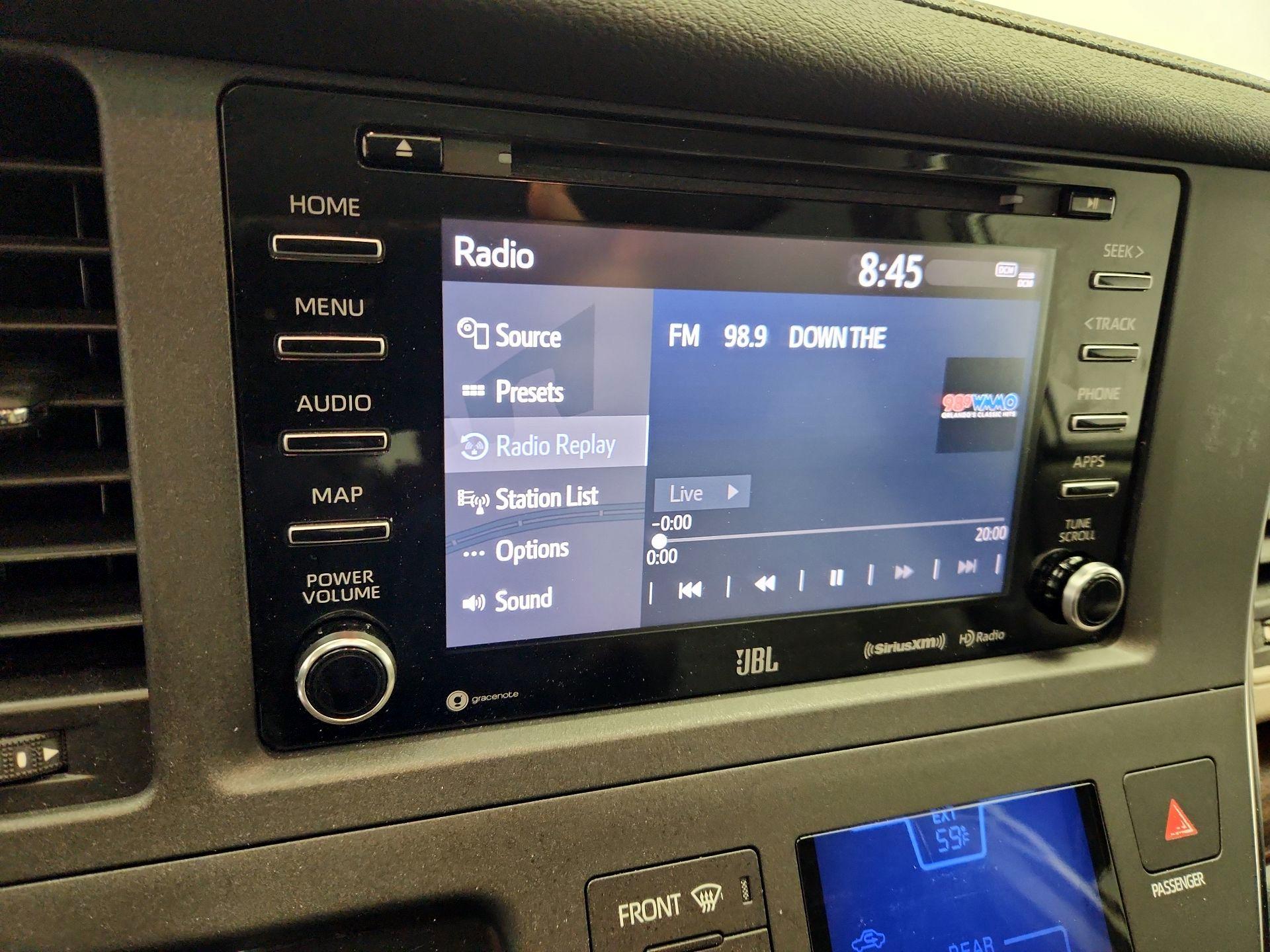 Thumbnail: 2019 Toyota Sienna - 16