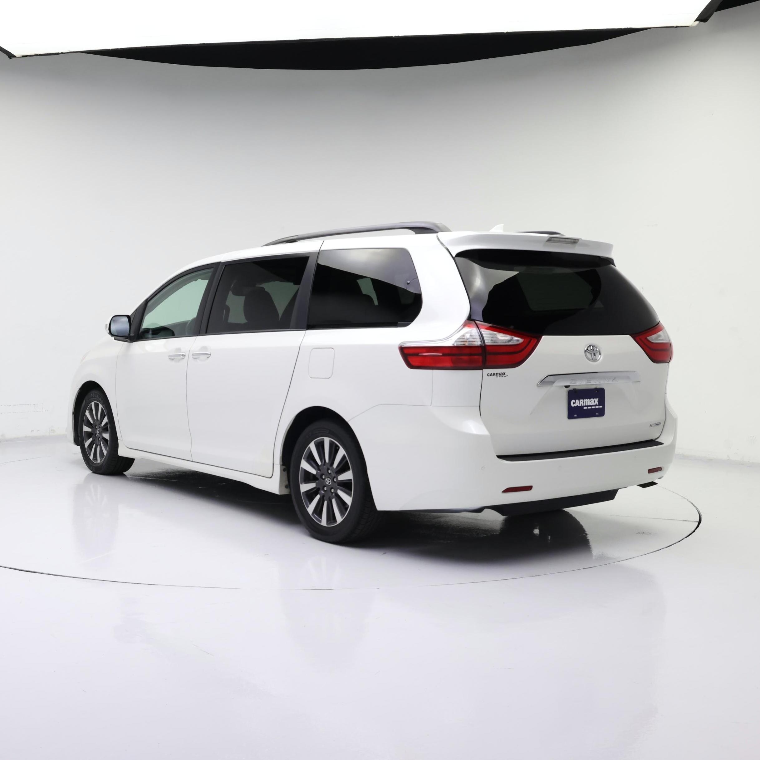 Thumbnail: 2019 Toyota Sienna - 2