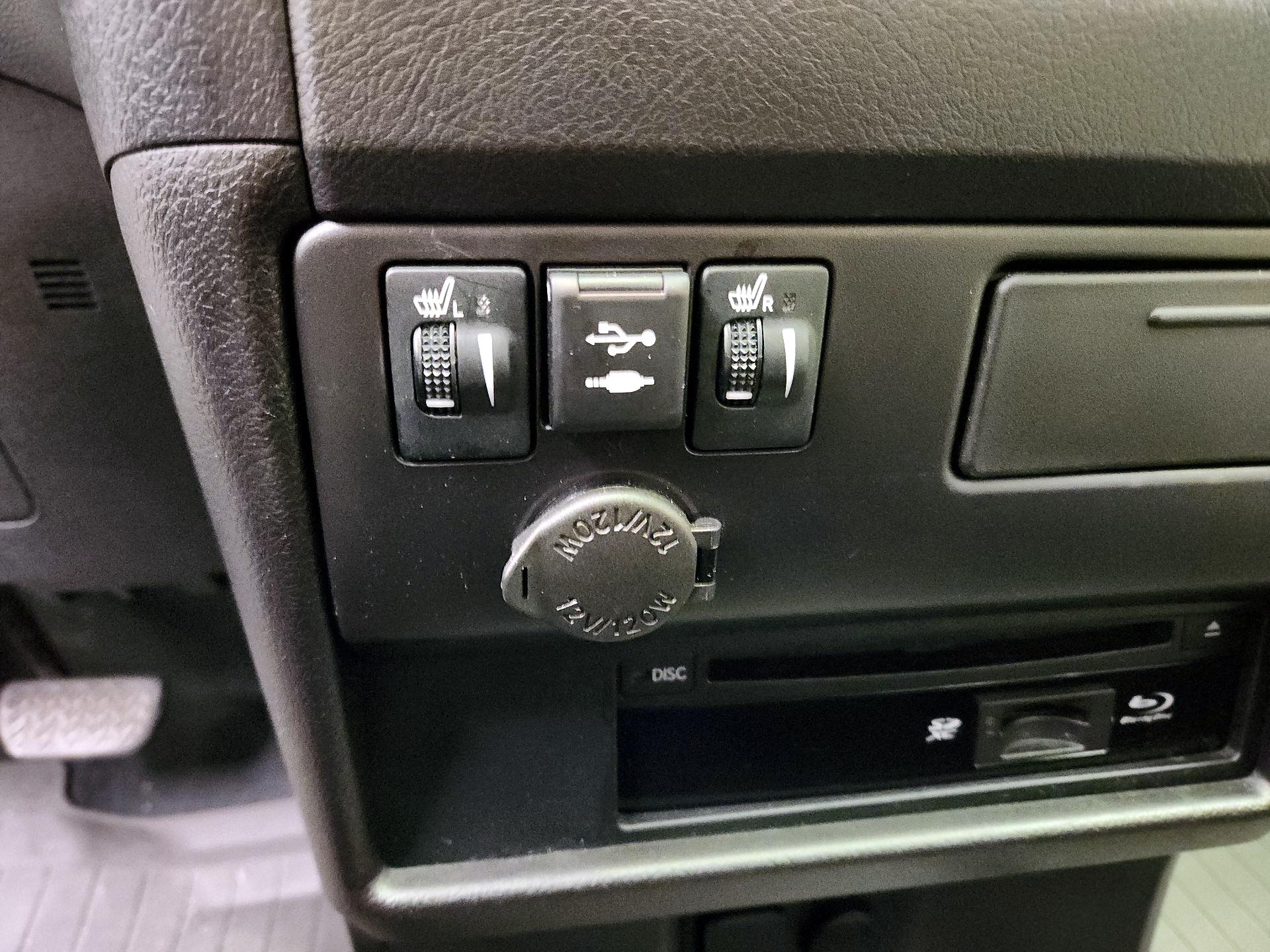 Thumbnail: 2019 Toyota Sienna - 19