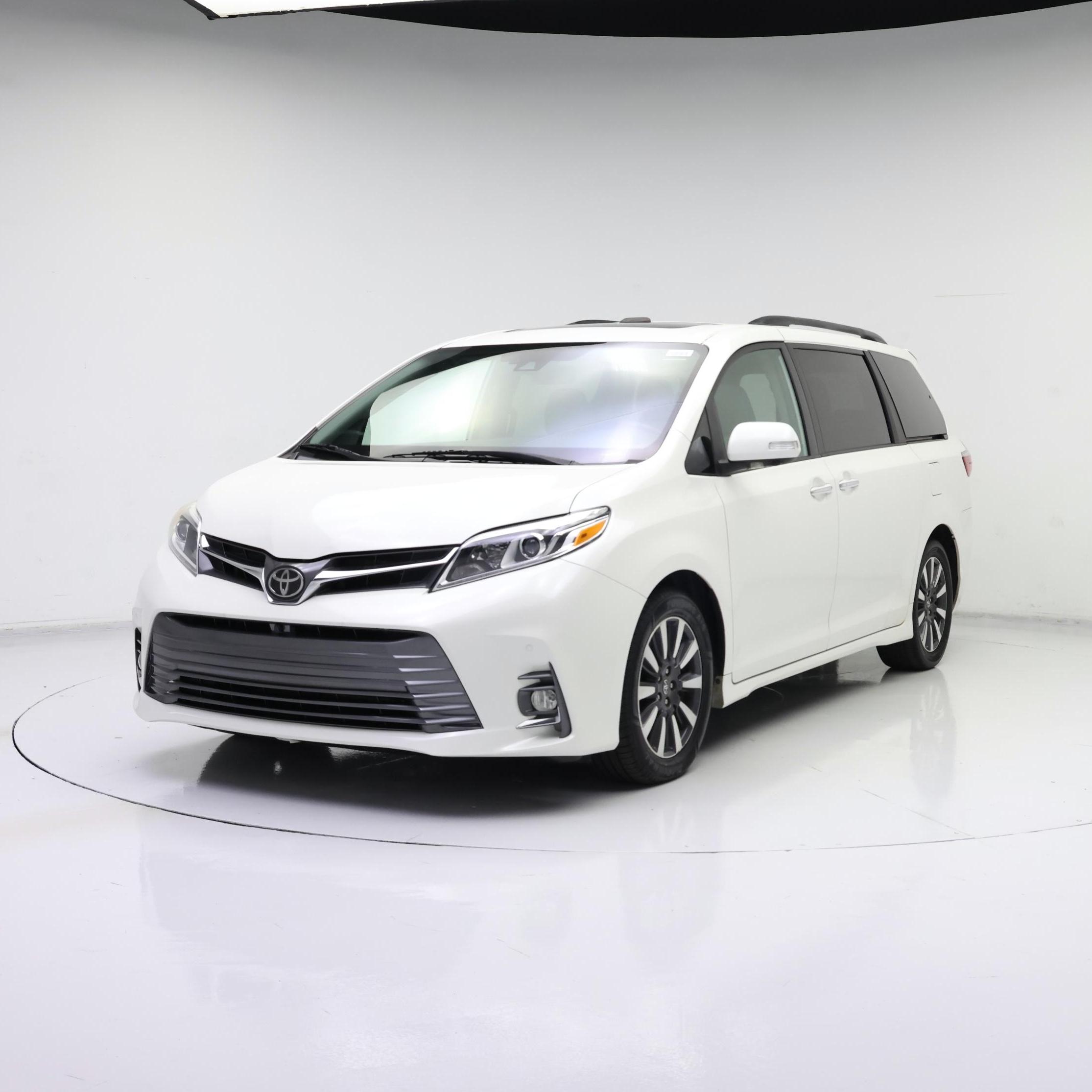 Thumbnail: 2019 Toyota Sienna - 4