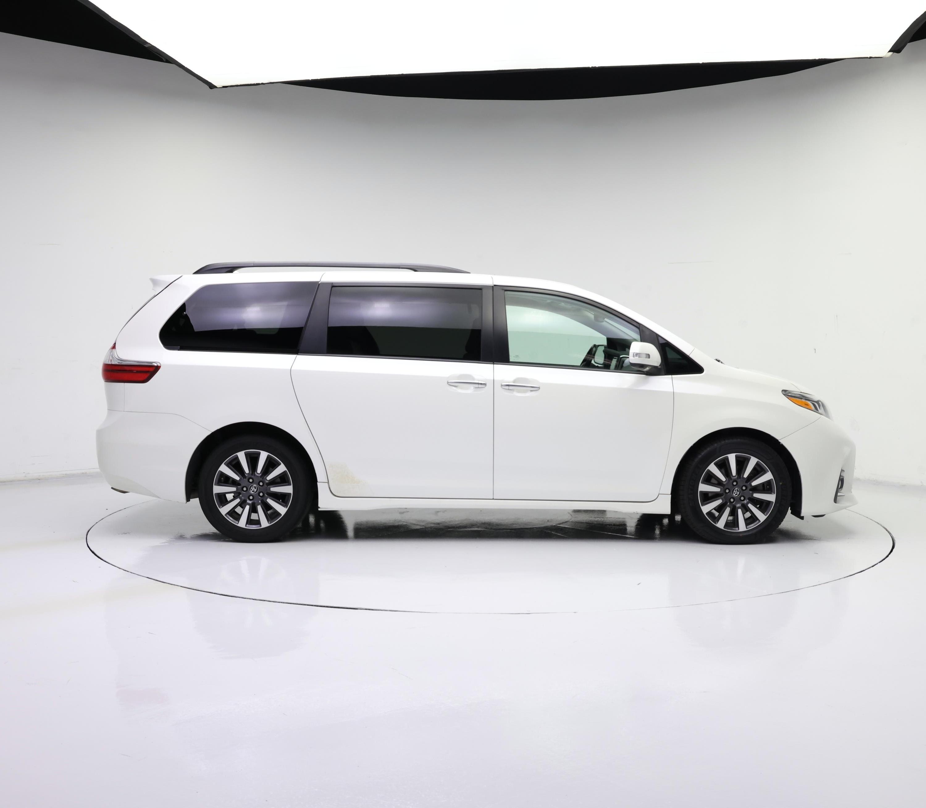 Thumbnail: 2019 Toyota Sienna - 7