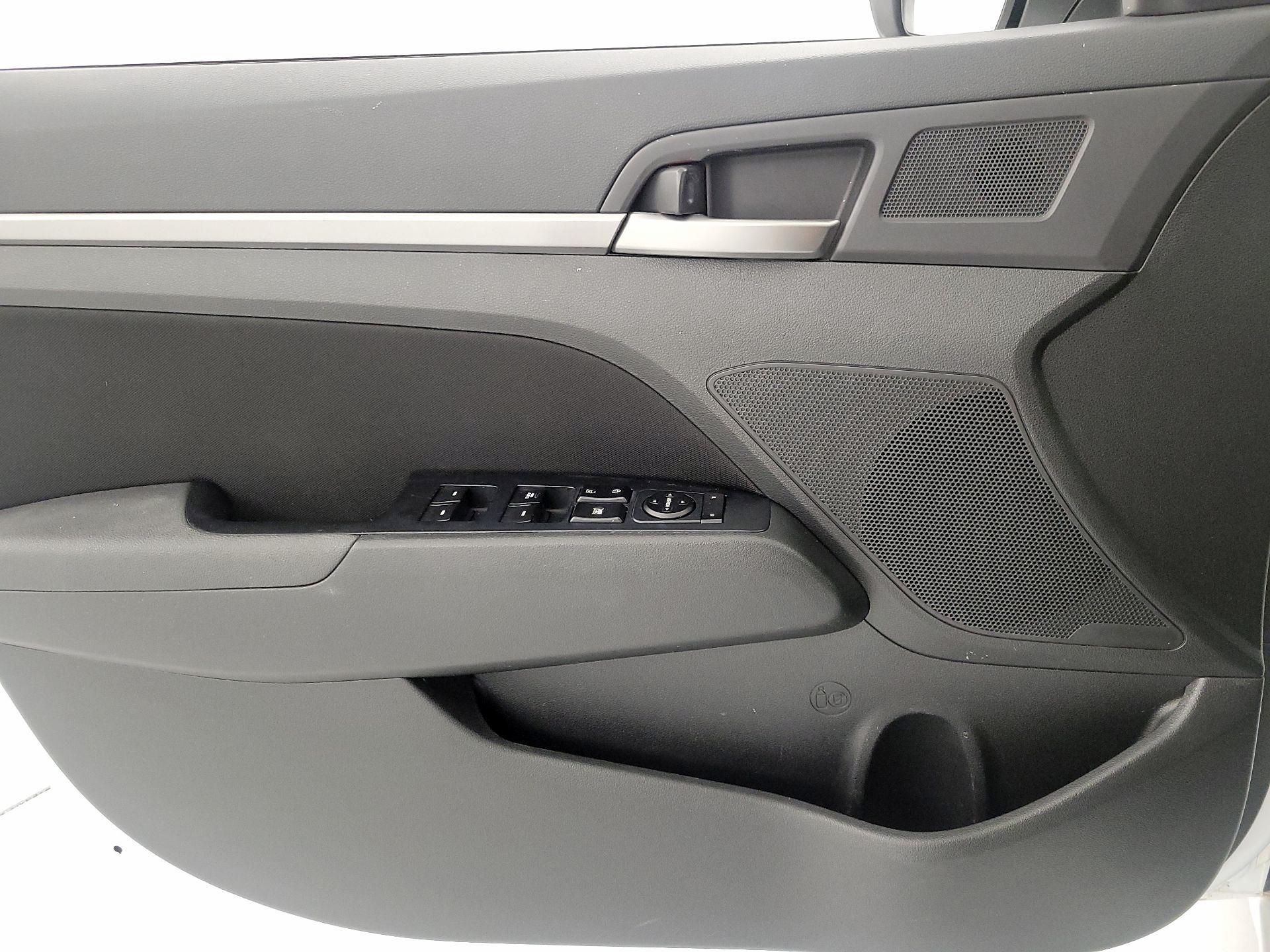 Thumbnail: 2018 Hyundai Elantra - 12