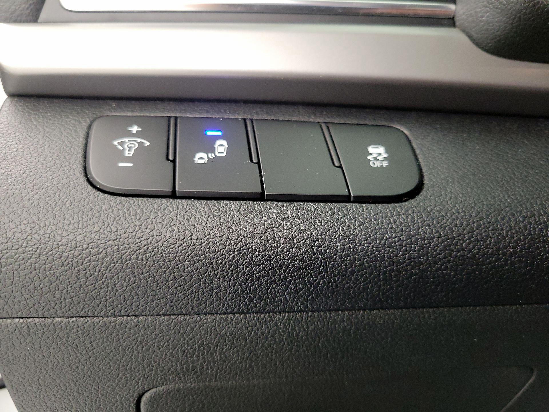 Thumbnail: 2018 Hyundai Elantra - 13