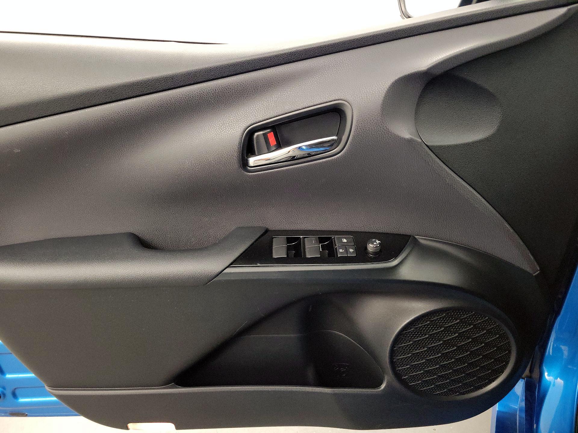 Thumbnail: 2022 Toyota Prius - 12