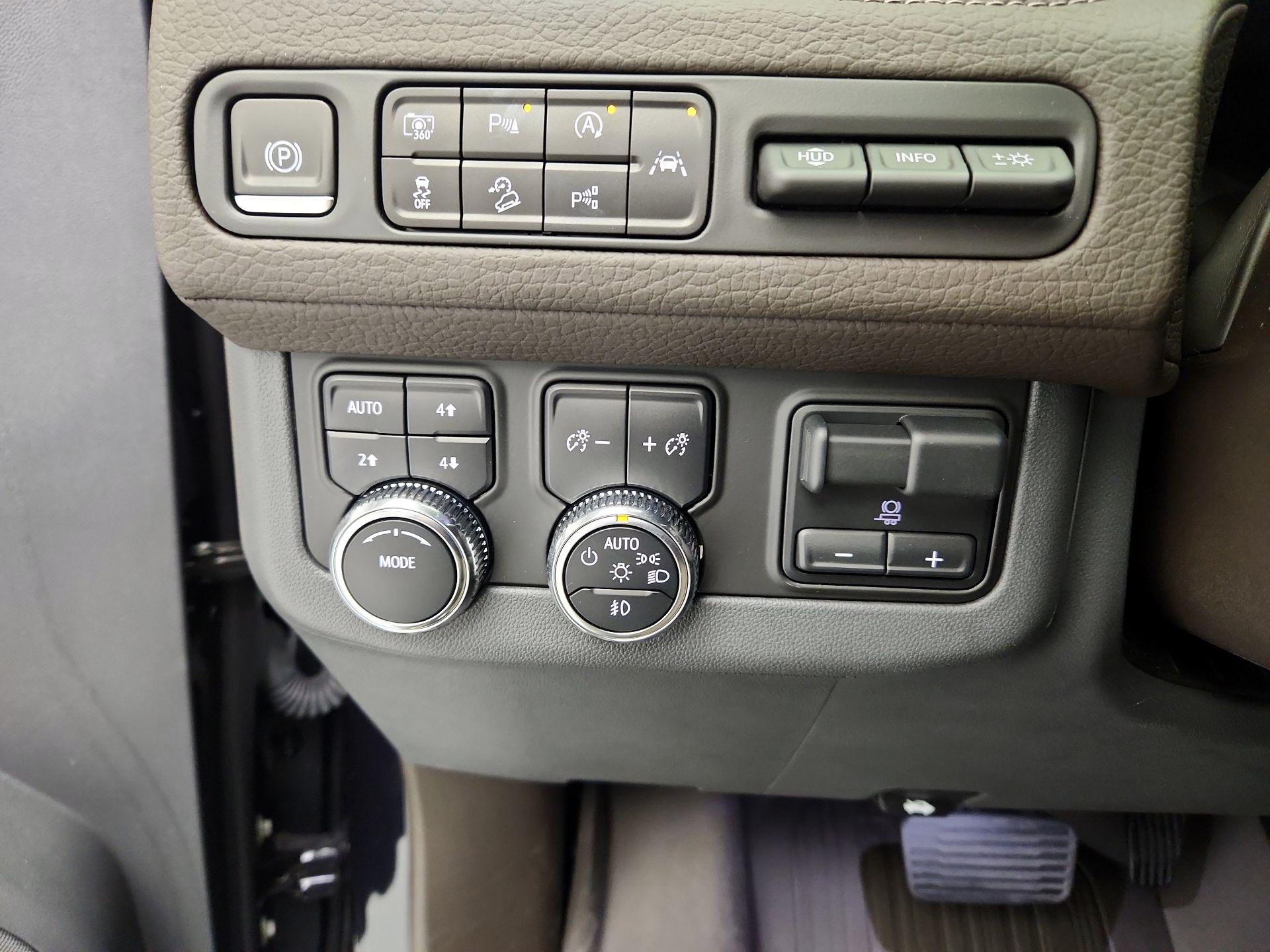 Thumbnail: 2024 GMC Yukon XL - 13