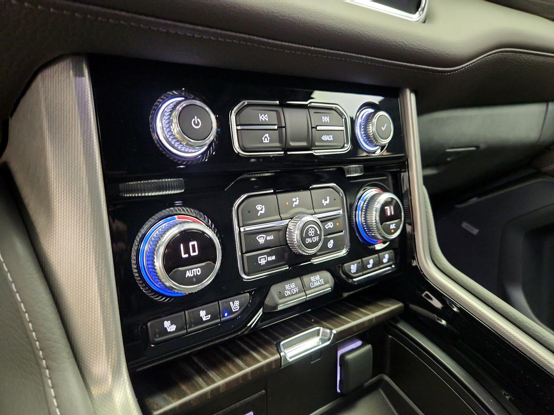 Thumbnail: 2024 GMC Yukon XL - 17