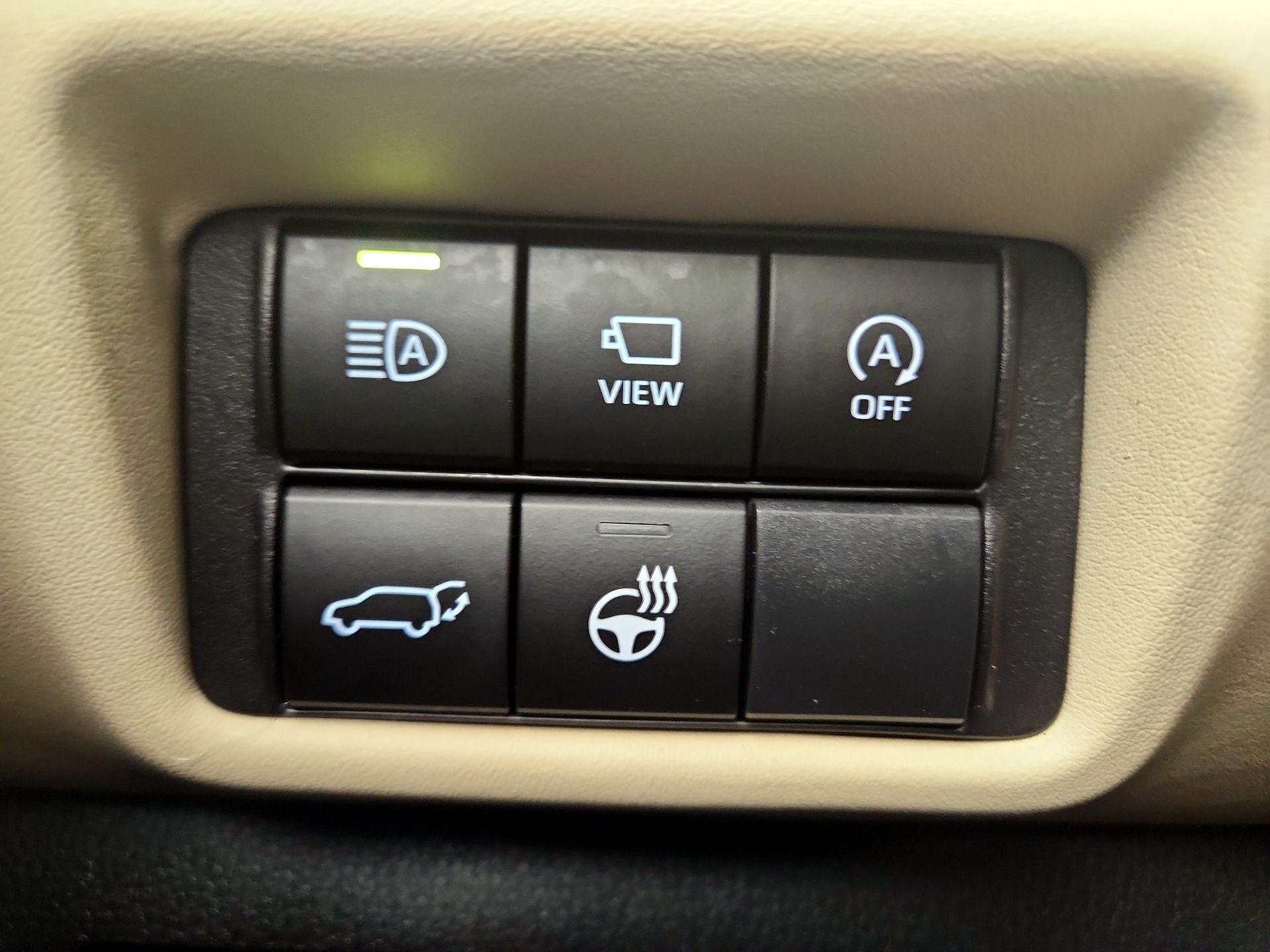 Thumbnail: 2023 Toyota Highlander - 13