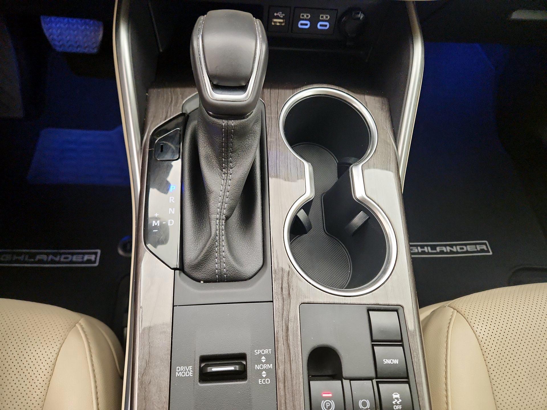 Thumbnail: 2023 Toyota Highlander - 17