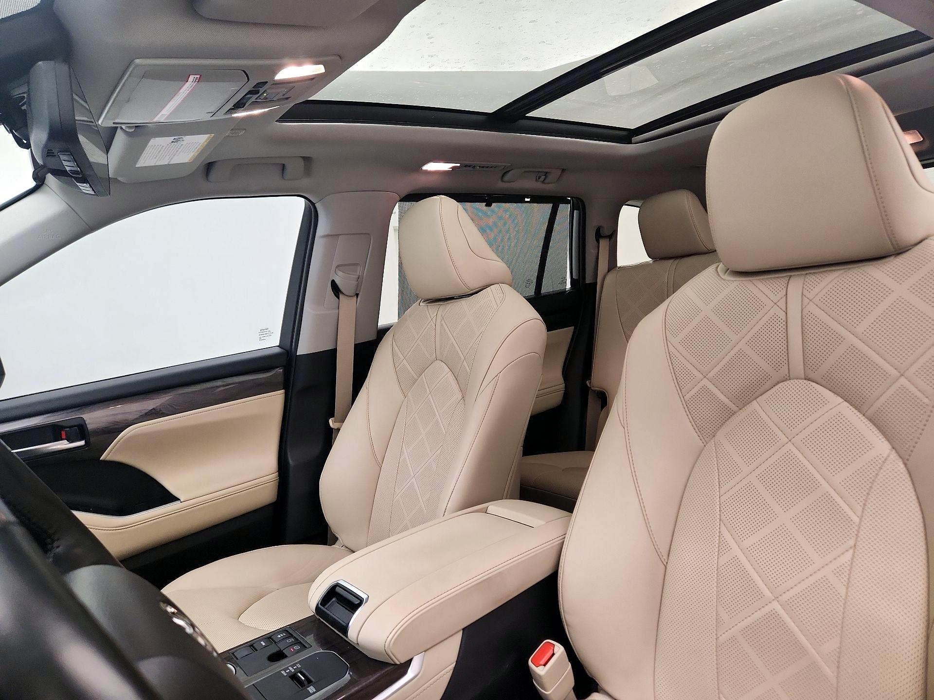 Thumbnail: 2023 Toyota Highlander - 19